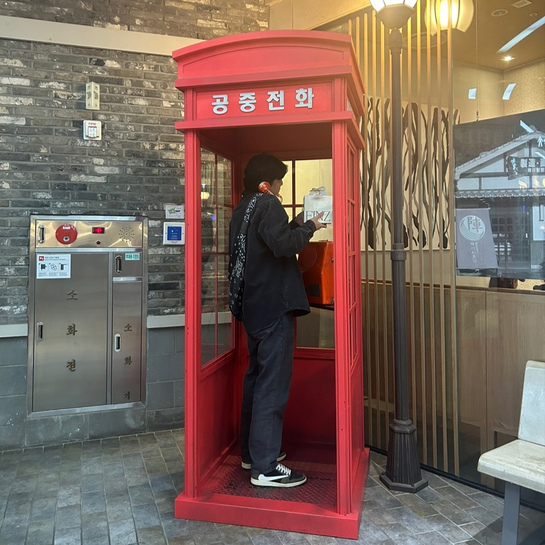 Jordan 1 x Travis Scott Retro Low OG SP Mocha, Supreme Small Box Shirt Washed Black - 24SS 착용 스타일