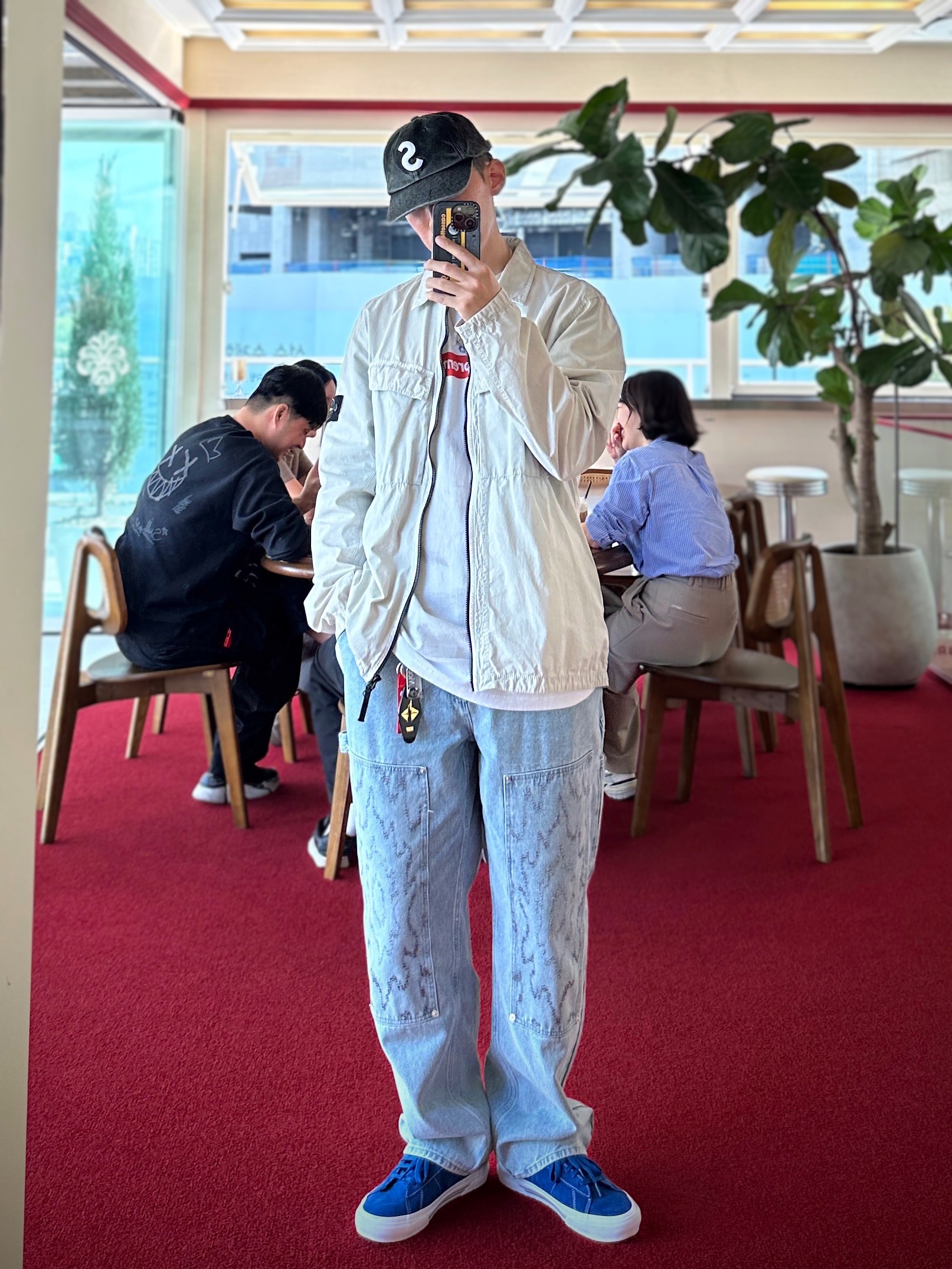 Supreme Pigment S Logo 6-Panel Black - 24FW, Supreme x MM6 Maison Margiela Box Logo T-Shirt White - 24SS 착용 스타일