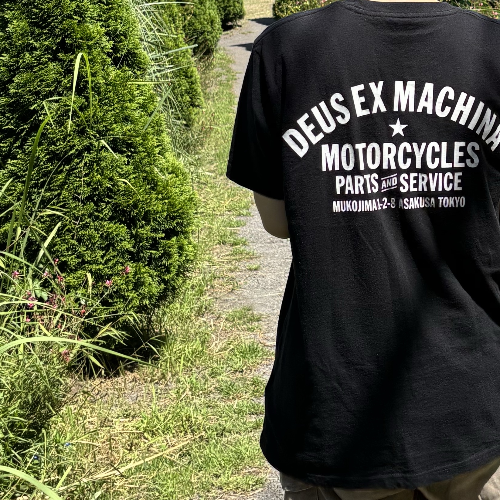 Deus Ex Machina Tokyo Asakusa Address T-Shirt Black 착용 스타일