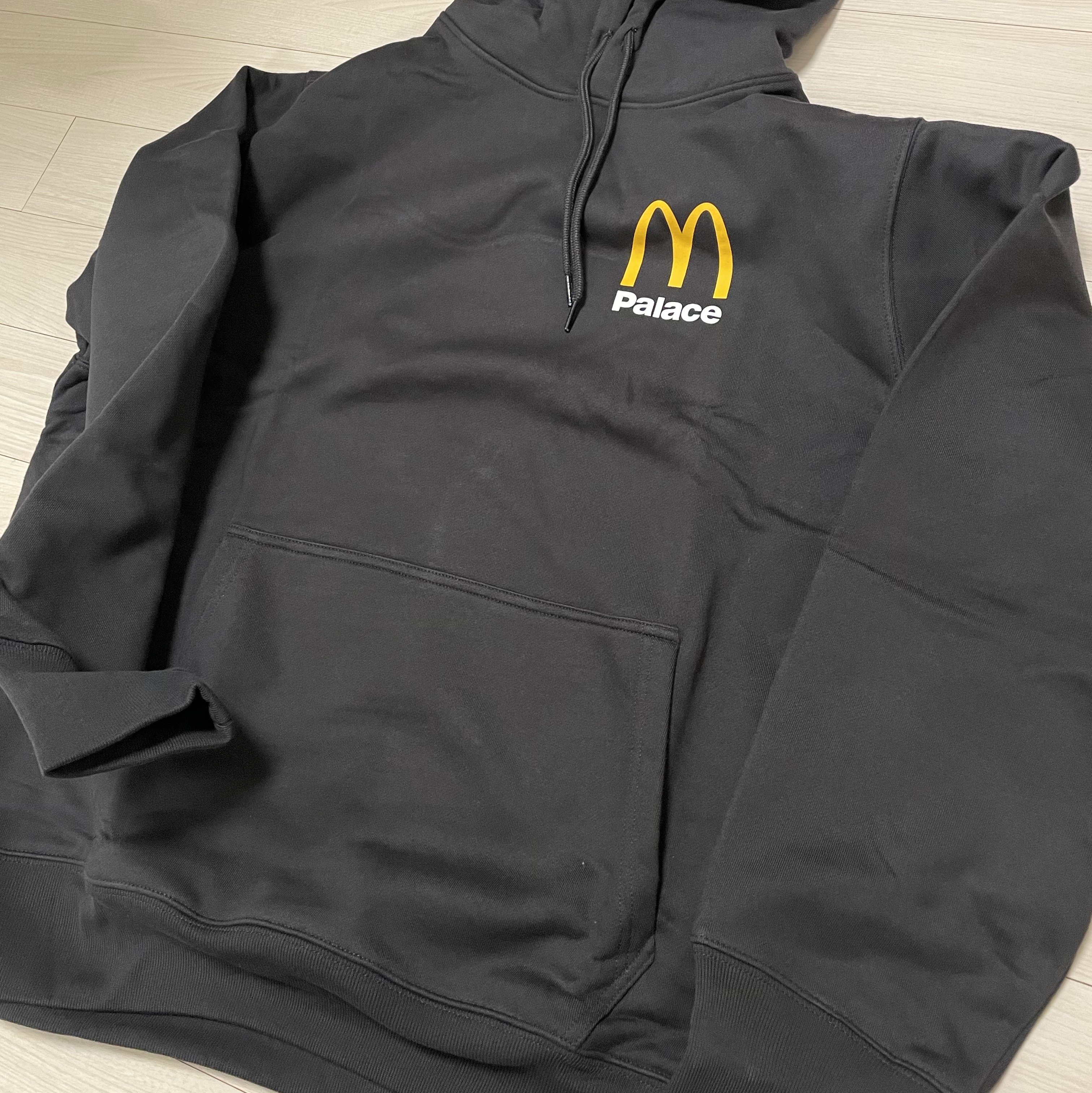 Palace x McDonald's Logo Hood Black - 23FW 착용 스타일 - 1