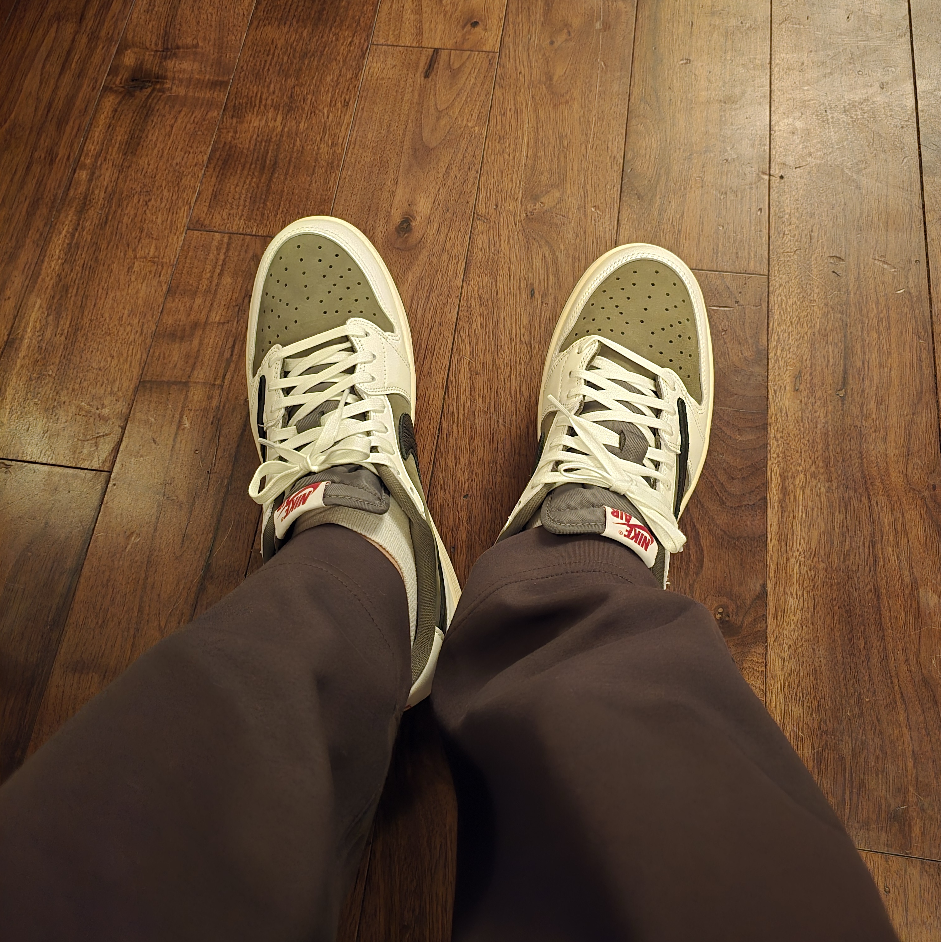 Jordan 1 x Travis Scott Retro Low OG SP Reverse Olive 착용 스타일