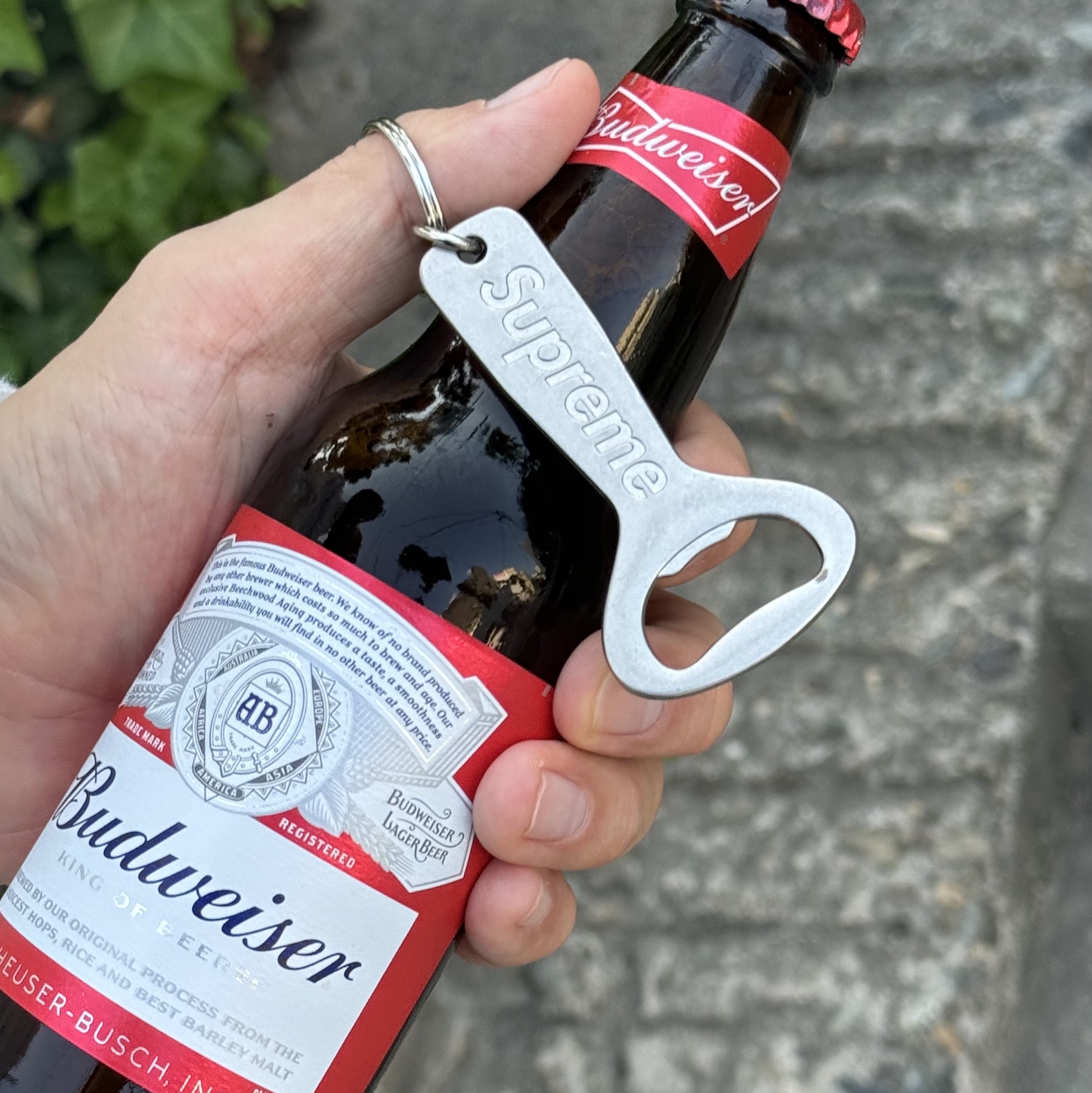 Supreme Bottle Opener Keychain Silver - 24FW 착용 스타일 - 2