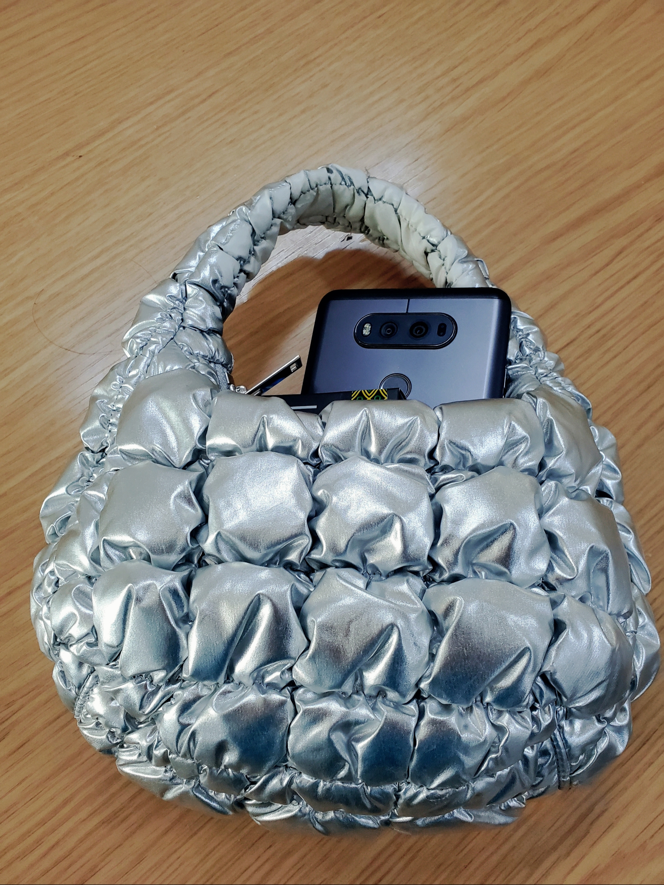 COS Quilted Micro Bag Silver 착용 스타일
