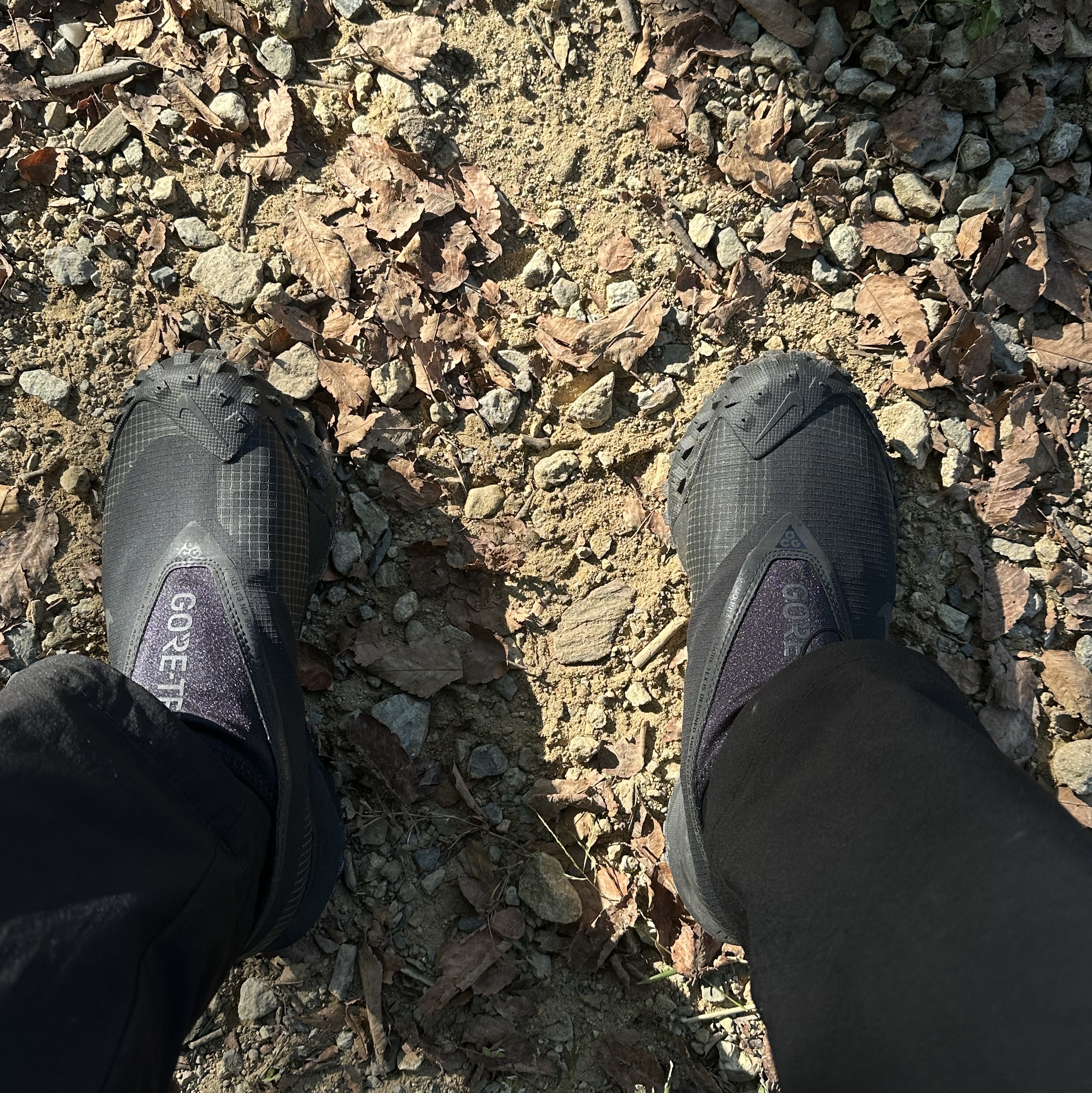 Nike ACG Mountain Fly Gore-Tex Black and Dark Grey 착용 스타일 - 1