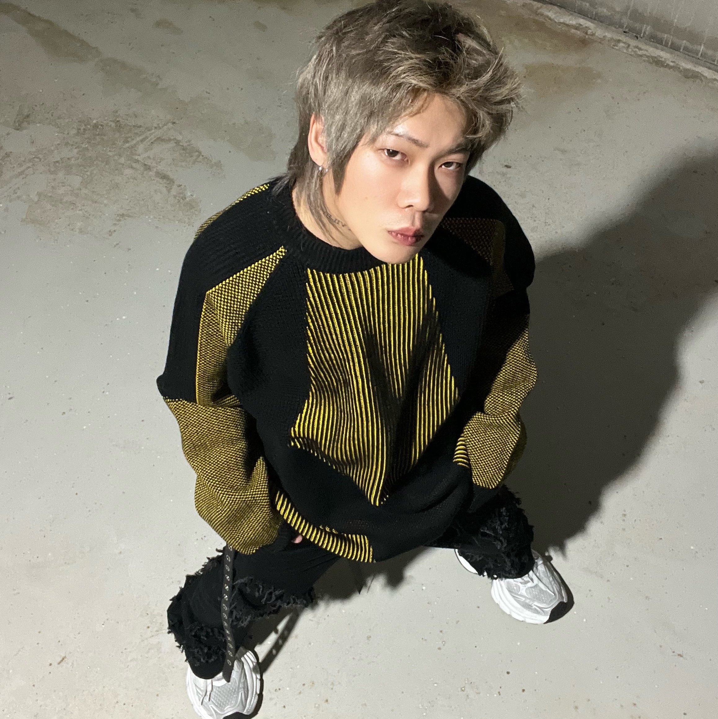 Balenciaga 10XL Sneakers White Grey Silver Black, Ajobyajo Paneled Mixed Knit Sweater Black 착용 스타일 - 1