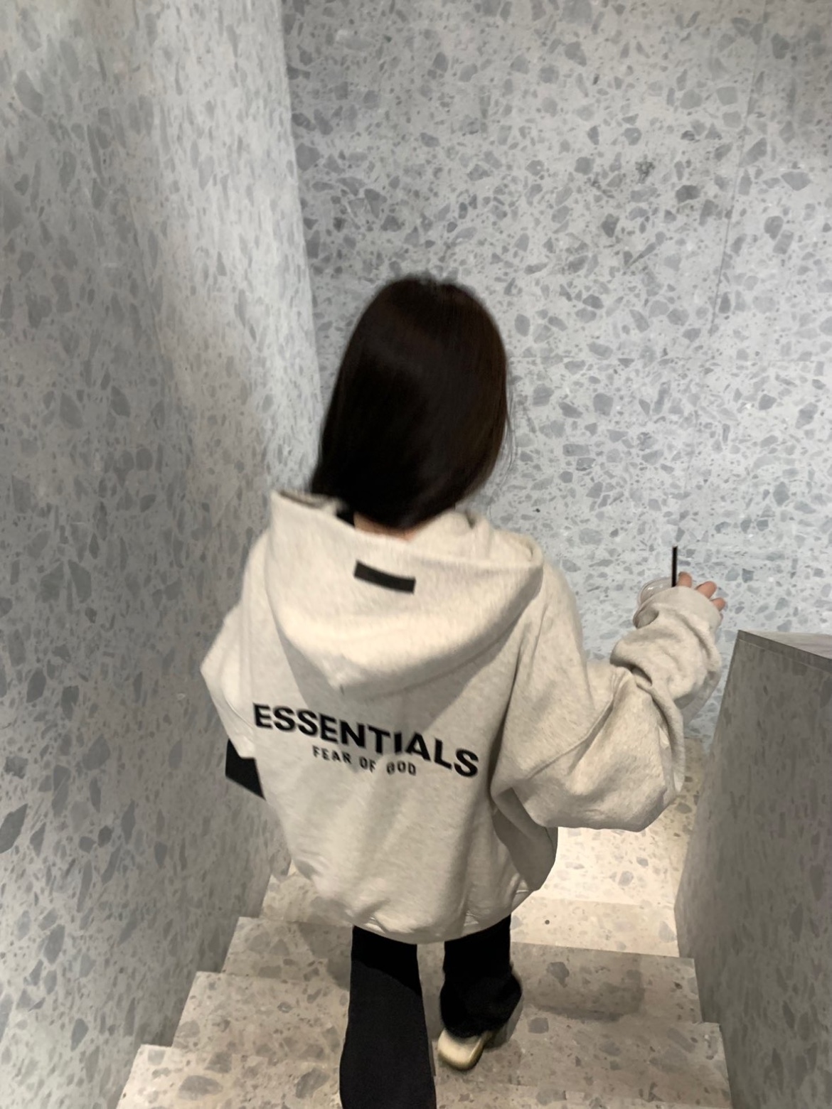 Essentials The Core Collection Hoodie Dark Oatmeal 착용 스타일
