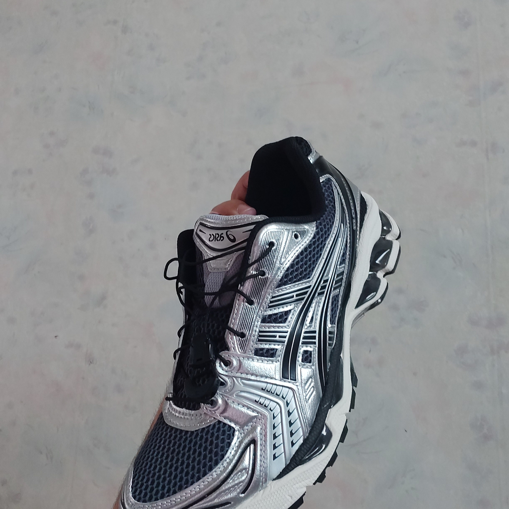 Asics Unlimited Gel-Kayano 14 Carrier Grey Black 착용 스타일