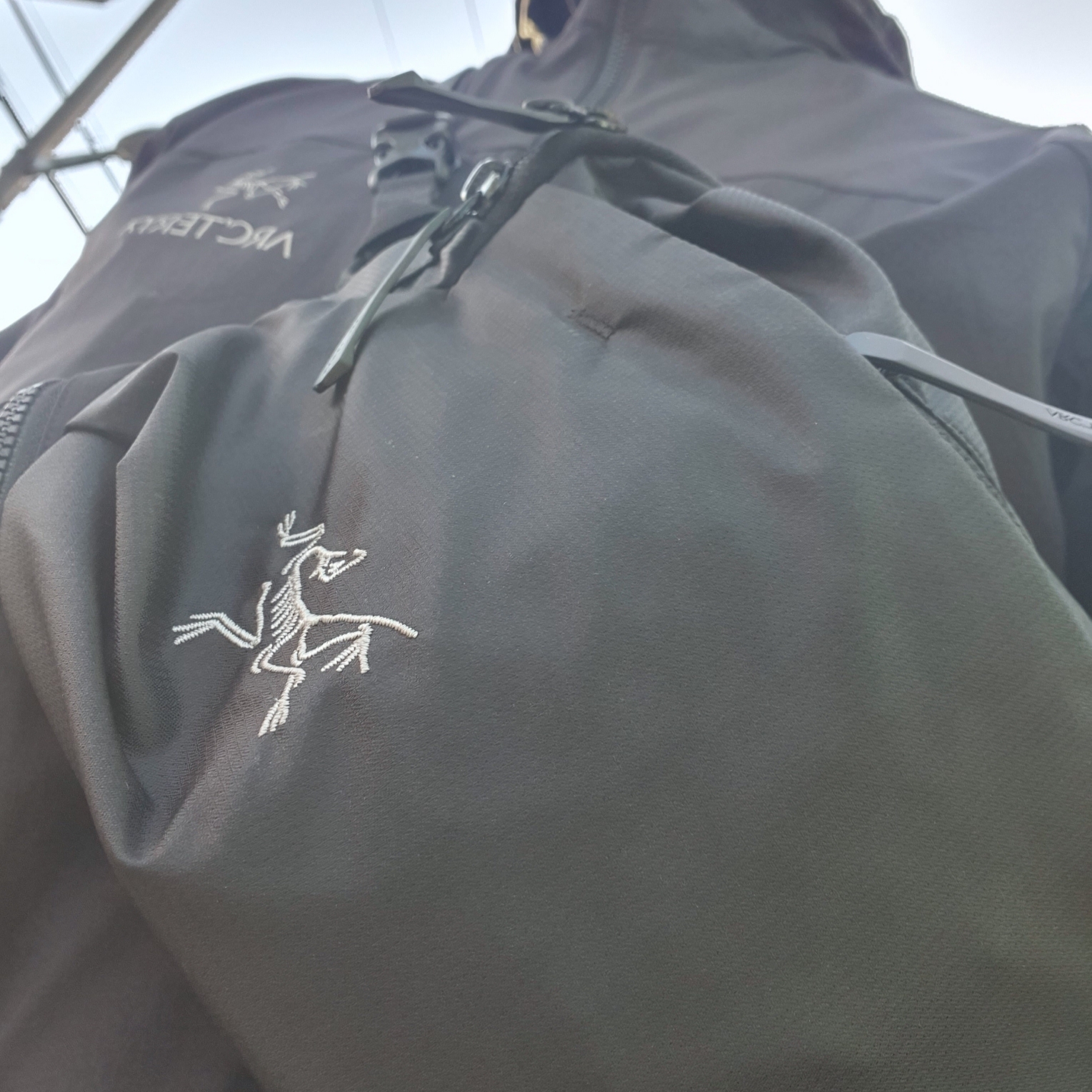 Arc'teryx Squamish Hoody Black 착용 스타일