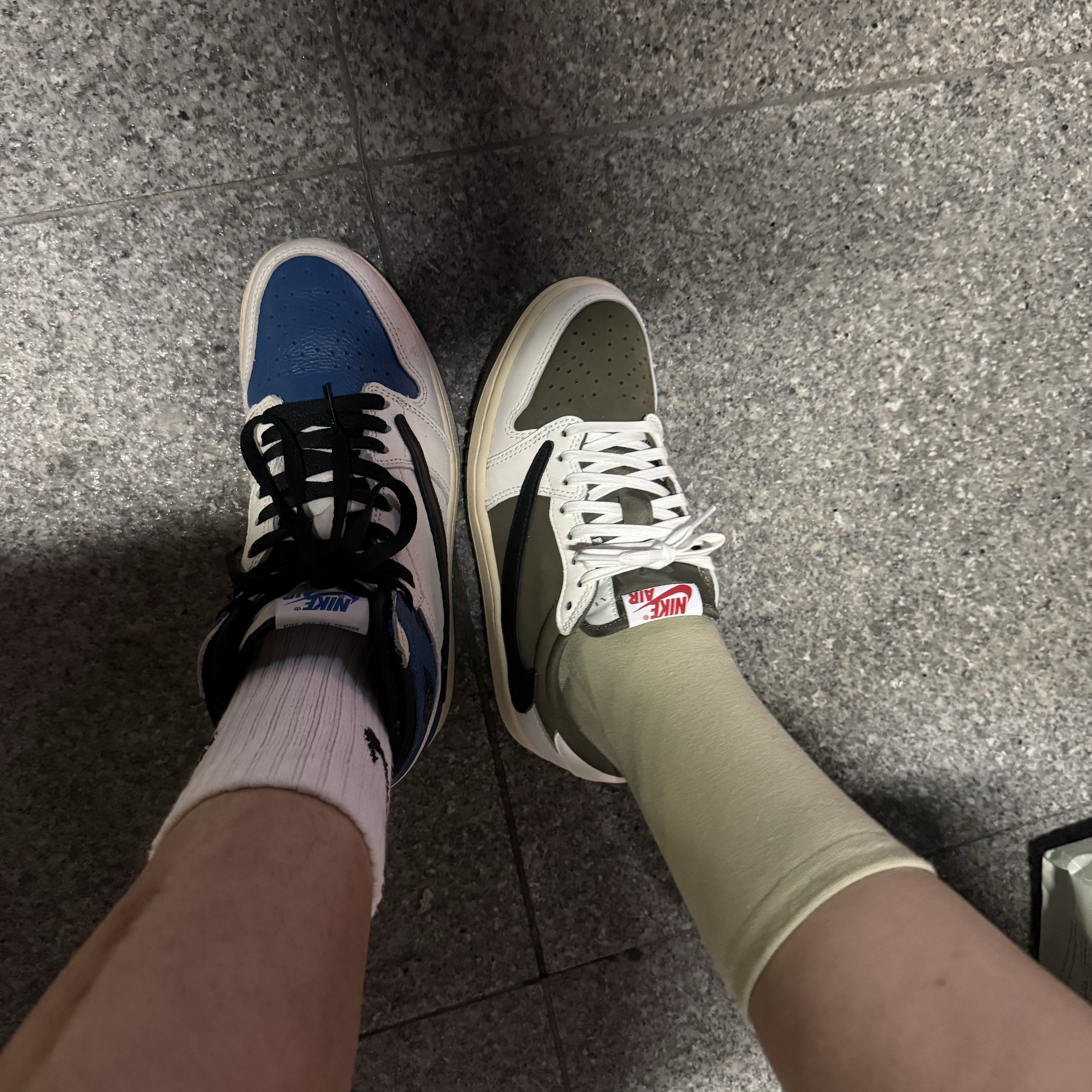 Jordan 1 x Travis Scott x Fragment Retro High OG SP Military Blue, Jordan 1 x Travis Scott Retro Low OG SP Reverse Olive 착용 스타일