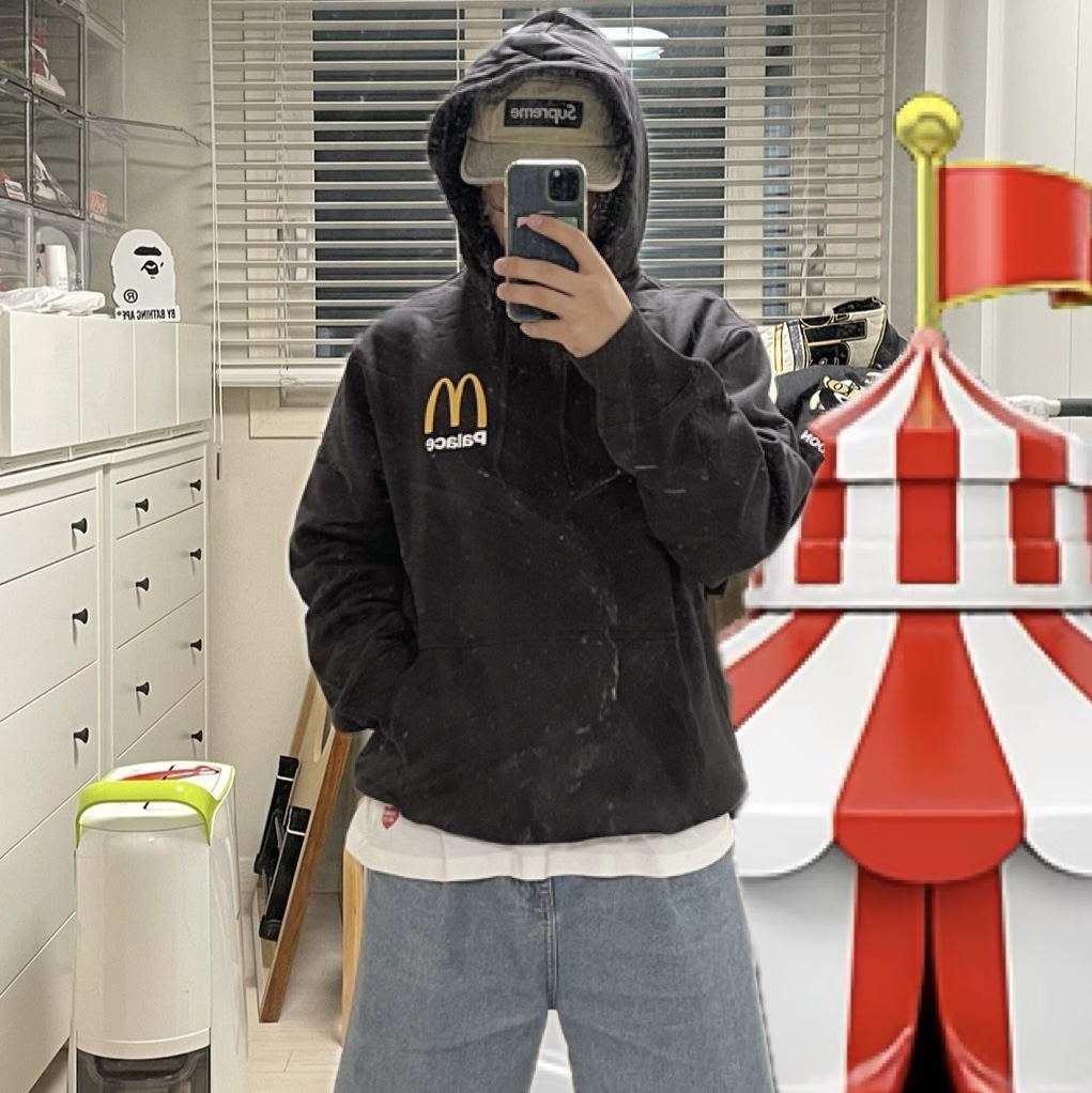 Palace x McDonald's Logo Hood Black - 23FW 착용 스타일 - 5