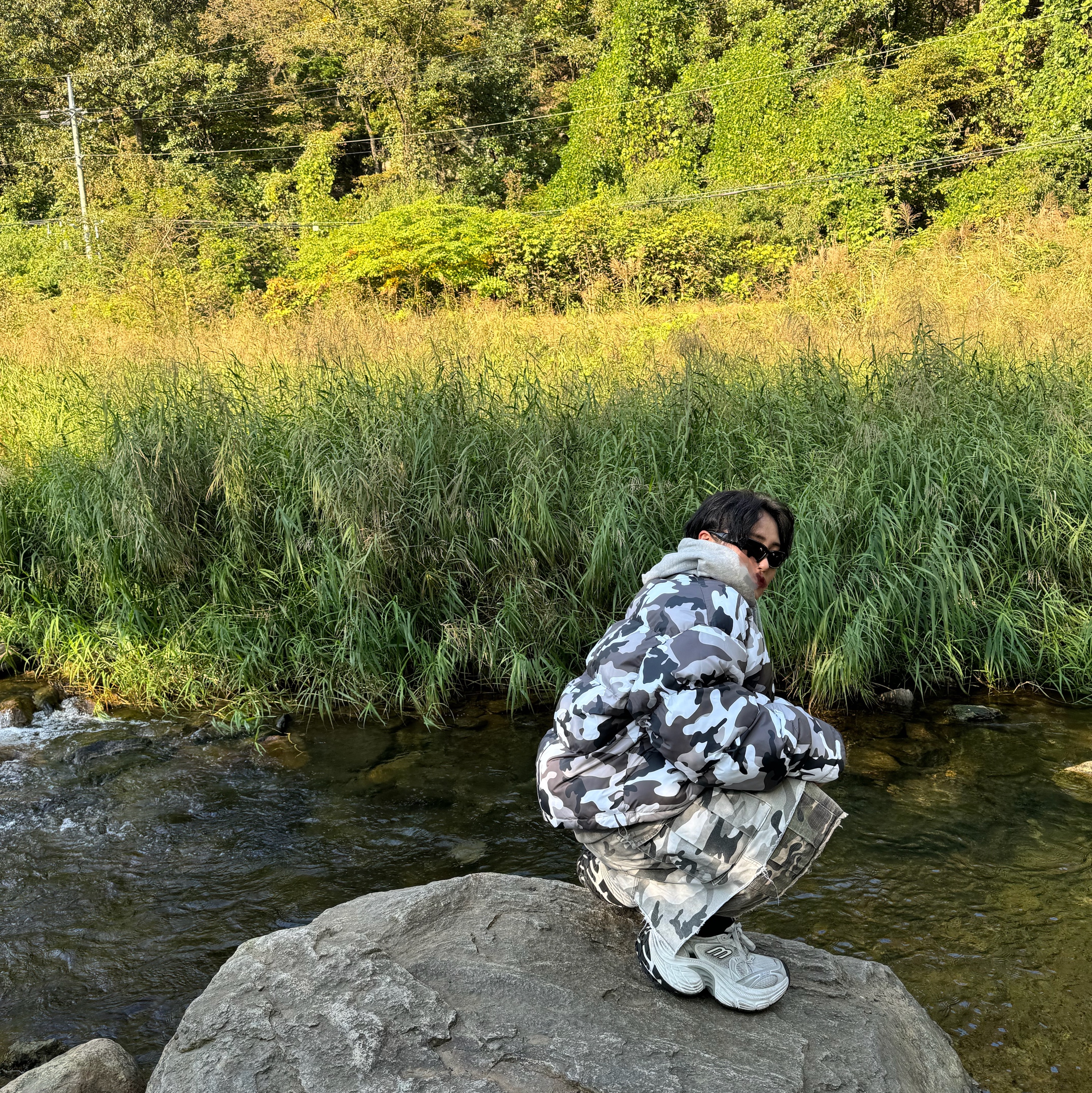 Project G/R Reversible Hooded Puffer Jacket Grey, Project G/R x MFM333. Layered Skirt Camo Cargo Shorts Multi Camo 착용 스타일 - 3