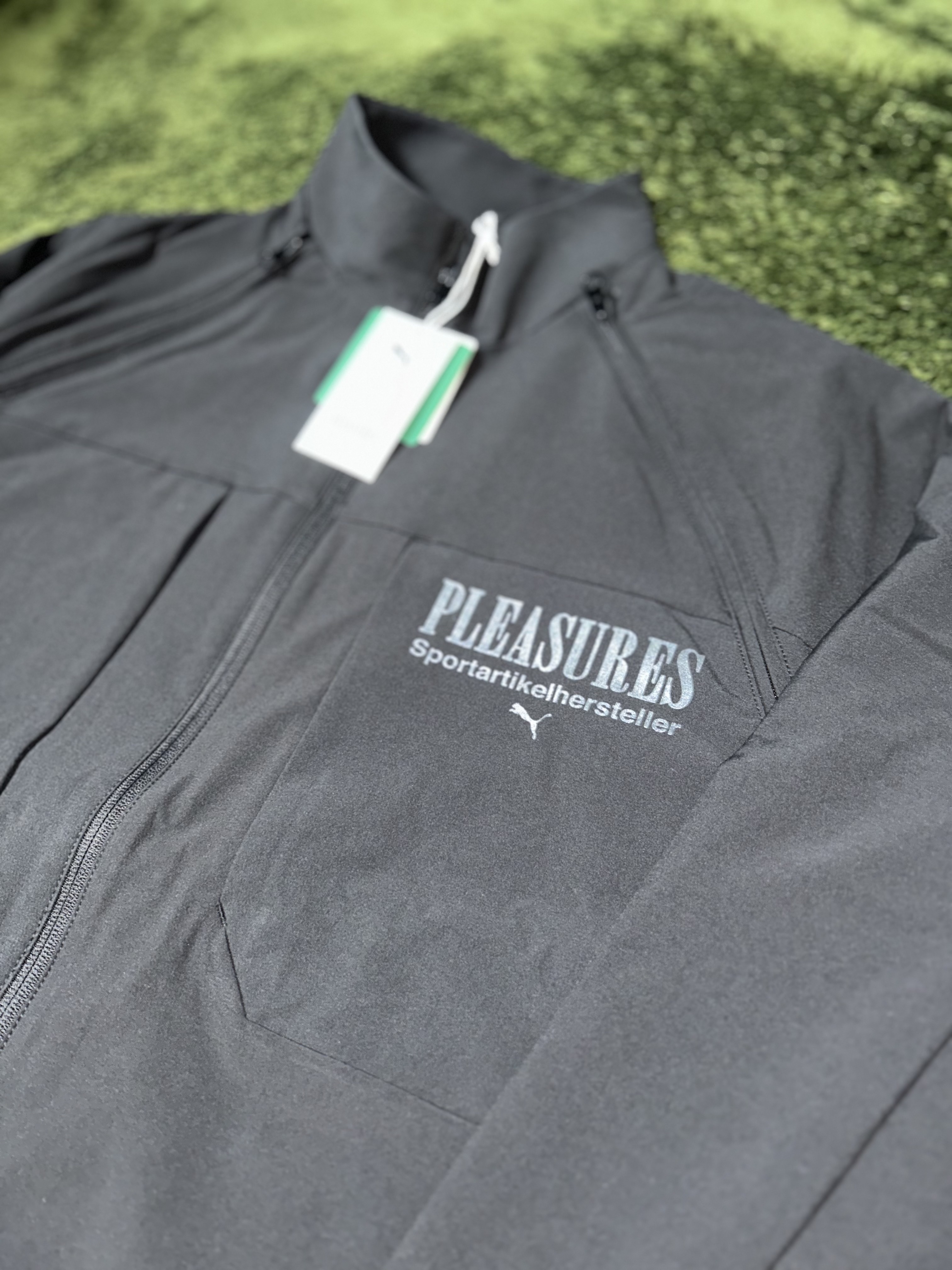 Puma x Pleasures Jacket Black 착용 스타일 - 2