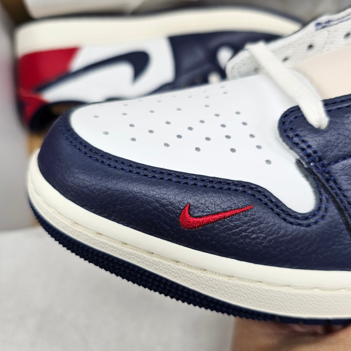 Jordan 1 Retro Low OG Gym Red and Midnight Navy 착용 스타일