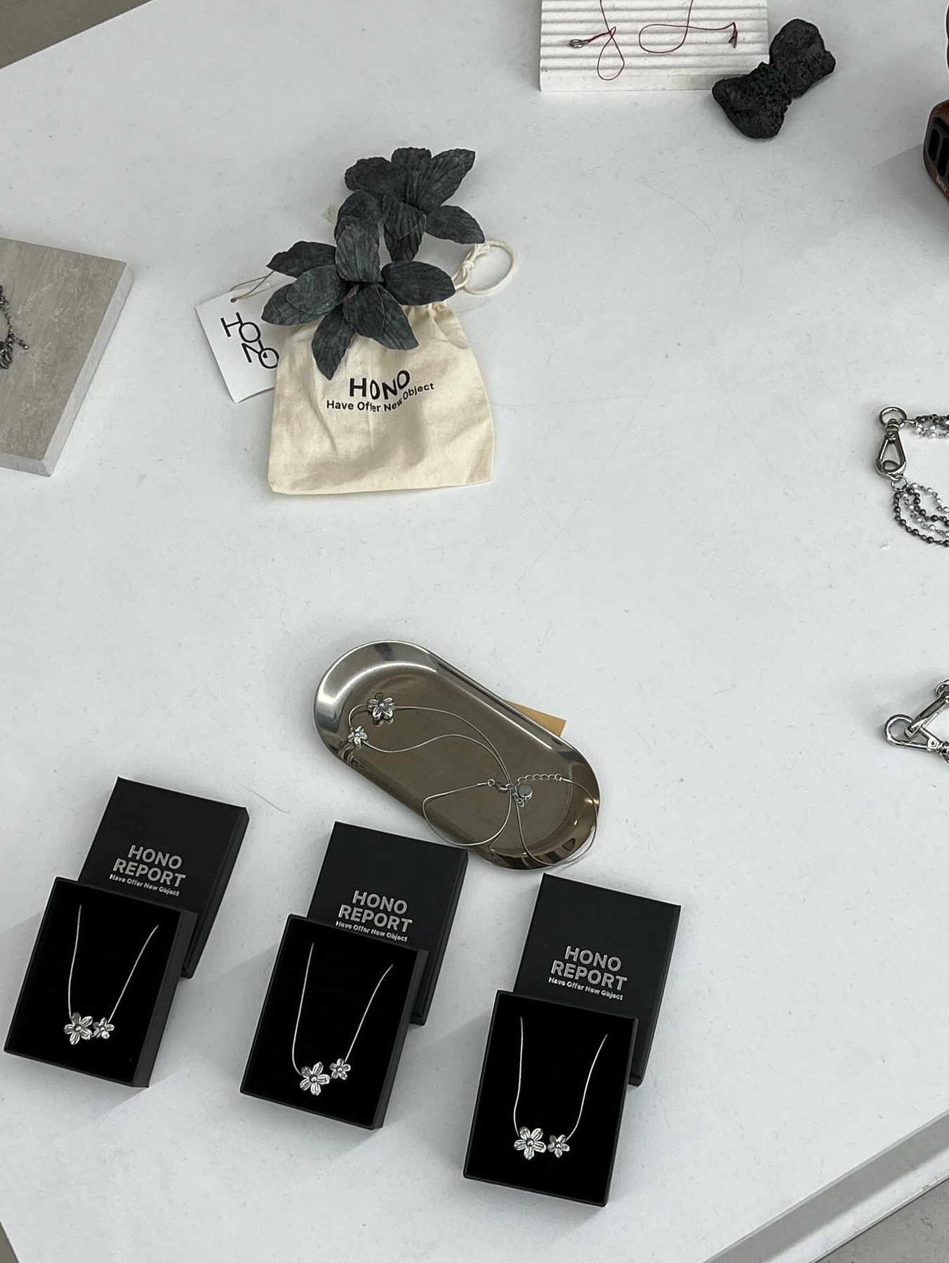 Hono Report Twin Flowers Necklace 착용 스타일
