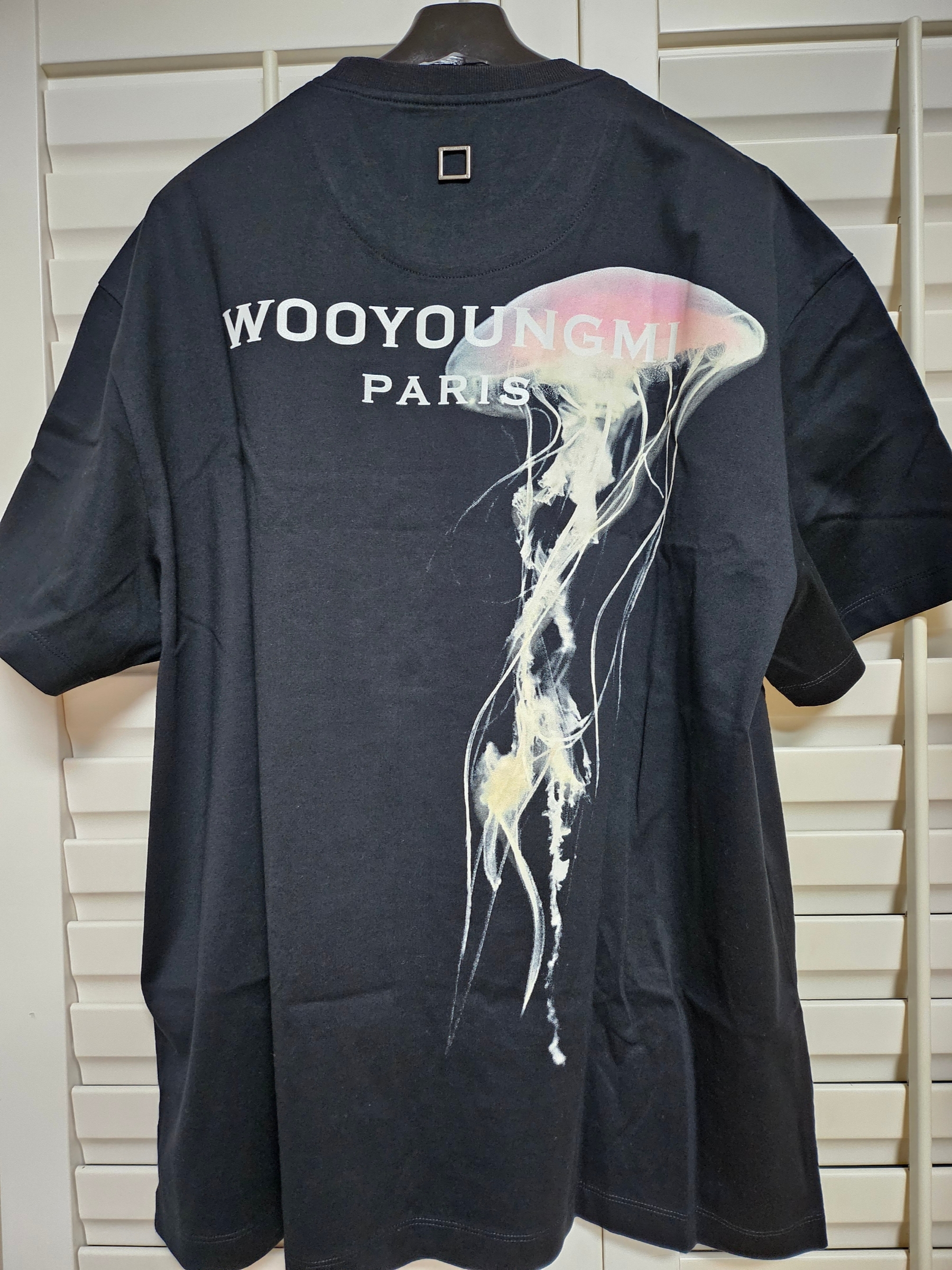Wooyoungmi Luminous Jellyfish Back Logo T-Shirt Black - 24SS 착용 스타일