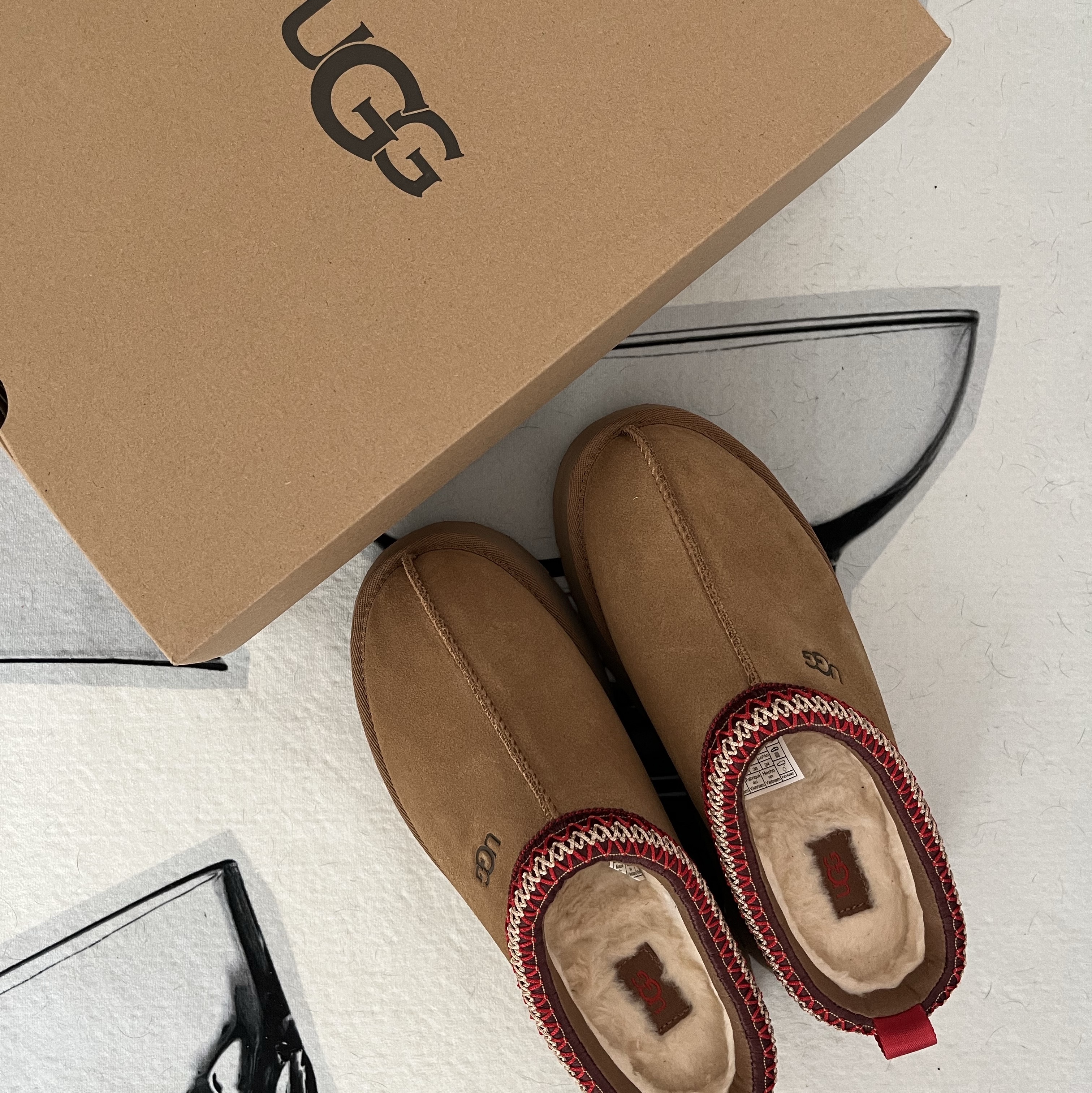 (W) UGG Tazz Slipper Chestnut 착용 스타일