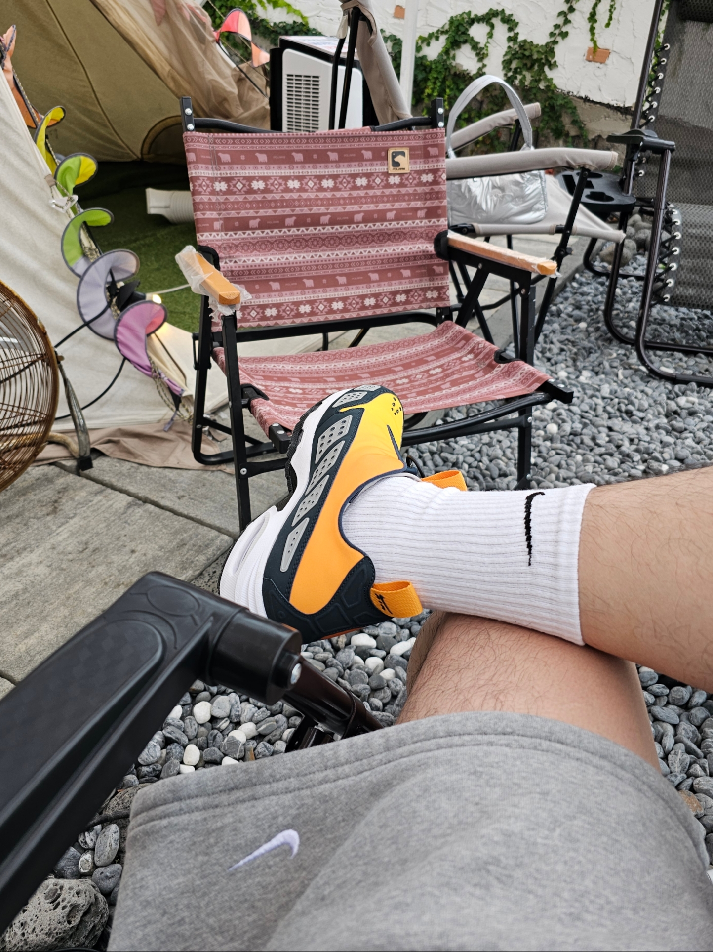 (W) Nike Air Max SNDR Canyon Gold and Deep Ocean, Nike NRG Solo Swoosh Heavy Weight BB Quarter Zip Top Black - US/EU 착용 스타일
