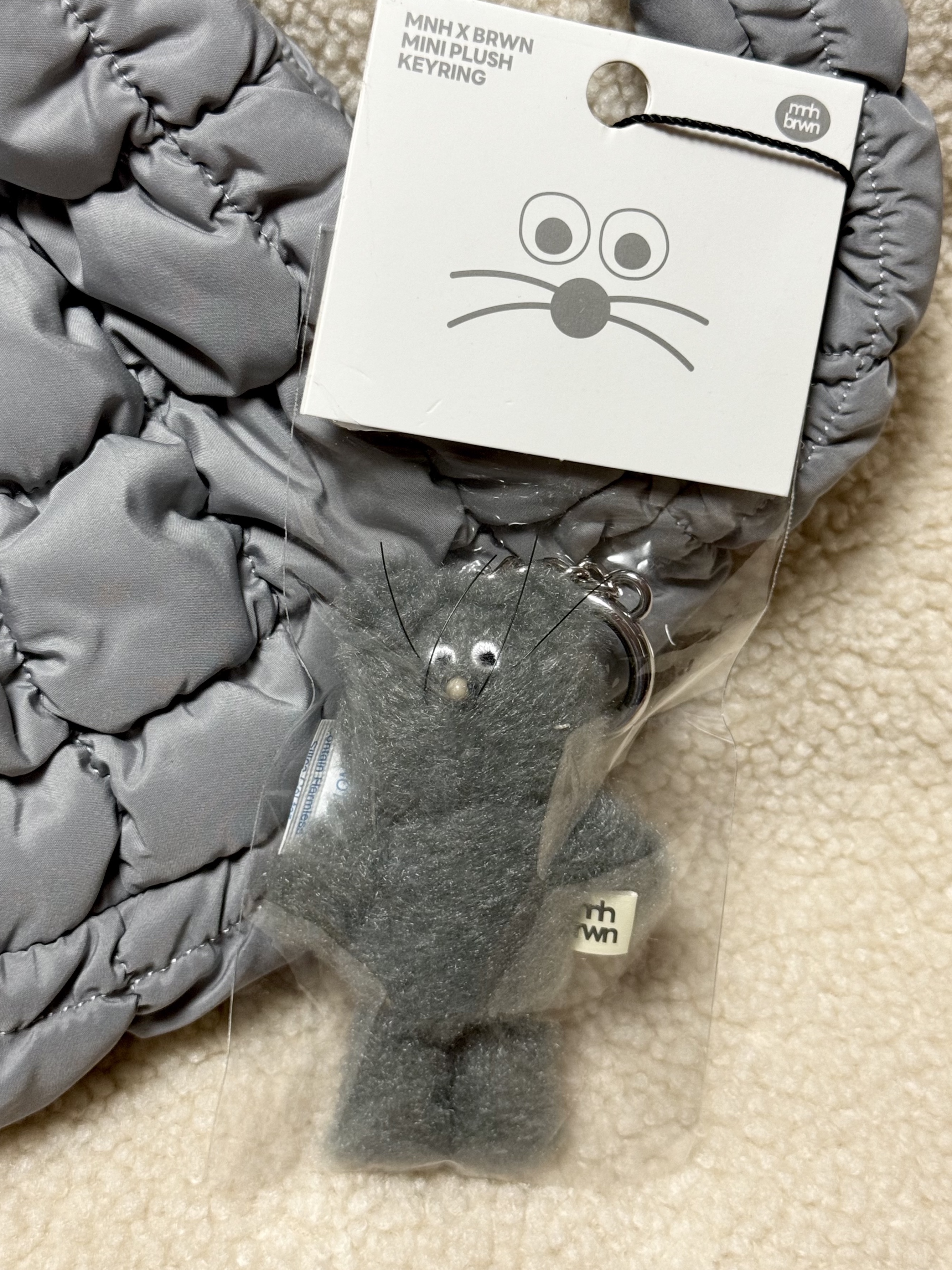 Monamhee Blay Mini Plush Keyring Black, COS Quilted Mini Bag Grey 착용 스타일 - 1