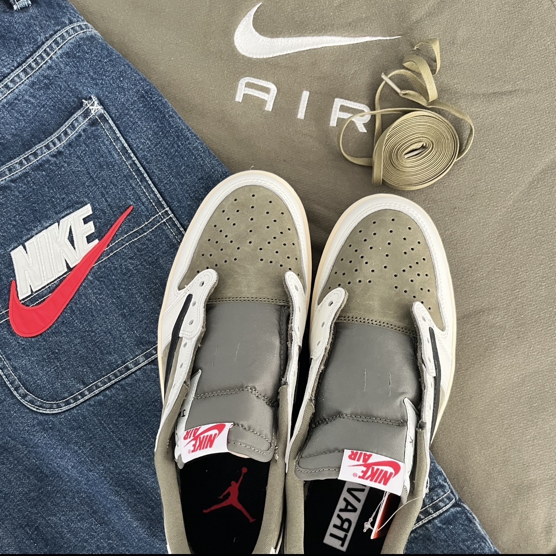 Supreme x Nike Denim Short Indigo - 24SS, Jordan 1 x Travis Scott Retro Low OG SP Reverse Olive 착용 스타일 - 1