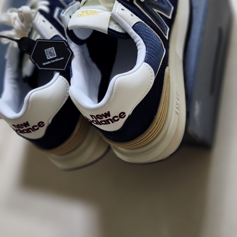 New Balance 574 Legacy Navy 착용 스타일 - 2