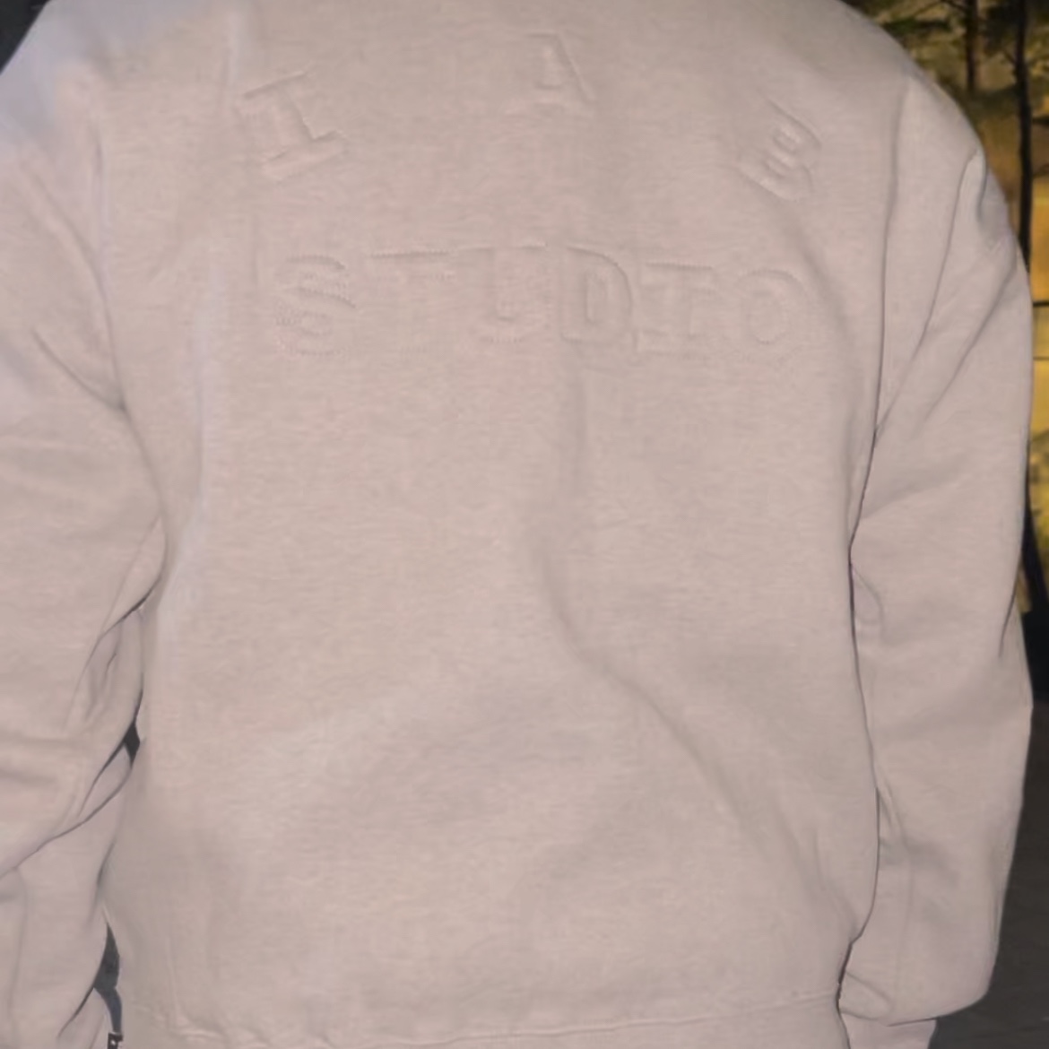 IAB Studio Embossed Sweatshirt Gray 착용 스타일