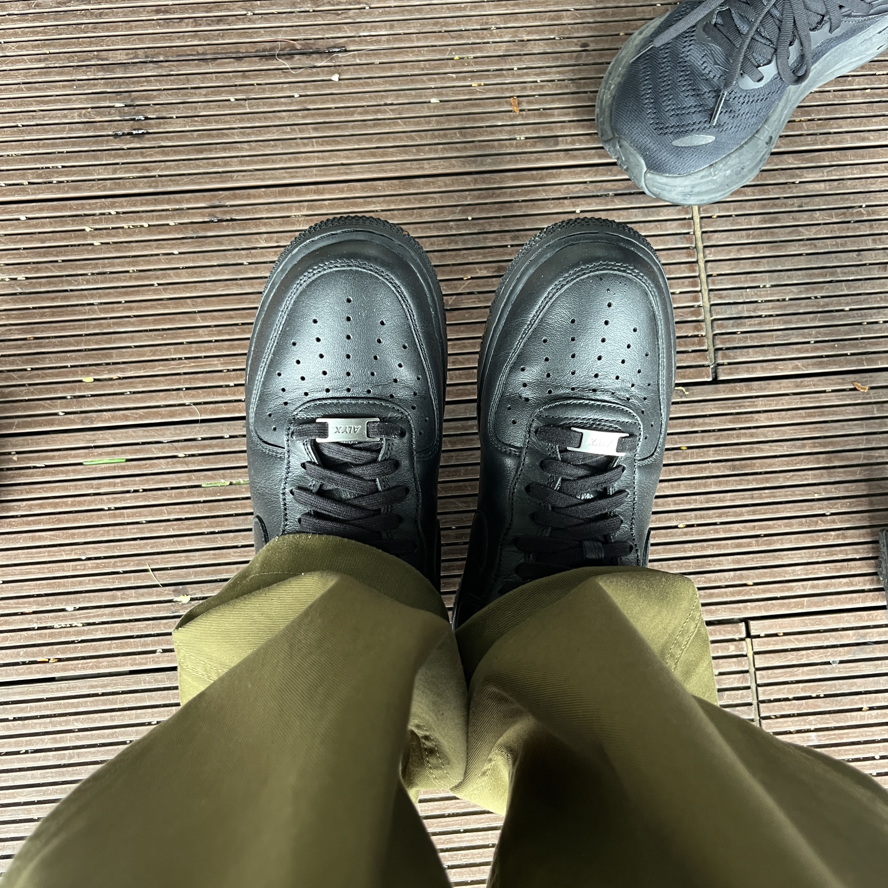Nike x 1017 Alyx 9SM Air Force 1 Low SP Black 착용 스타일 - 1