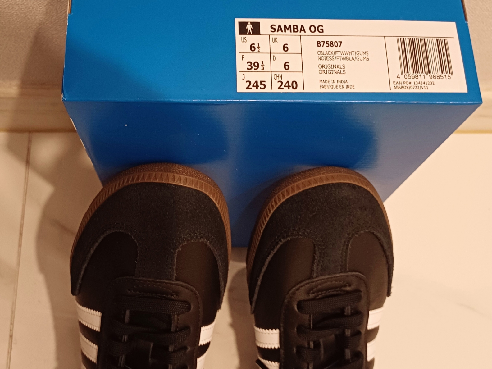 Adidas Samba OG Black White Gum 착용 스타일 - 3