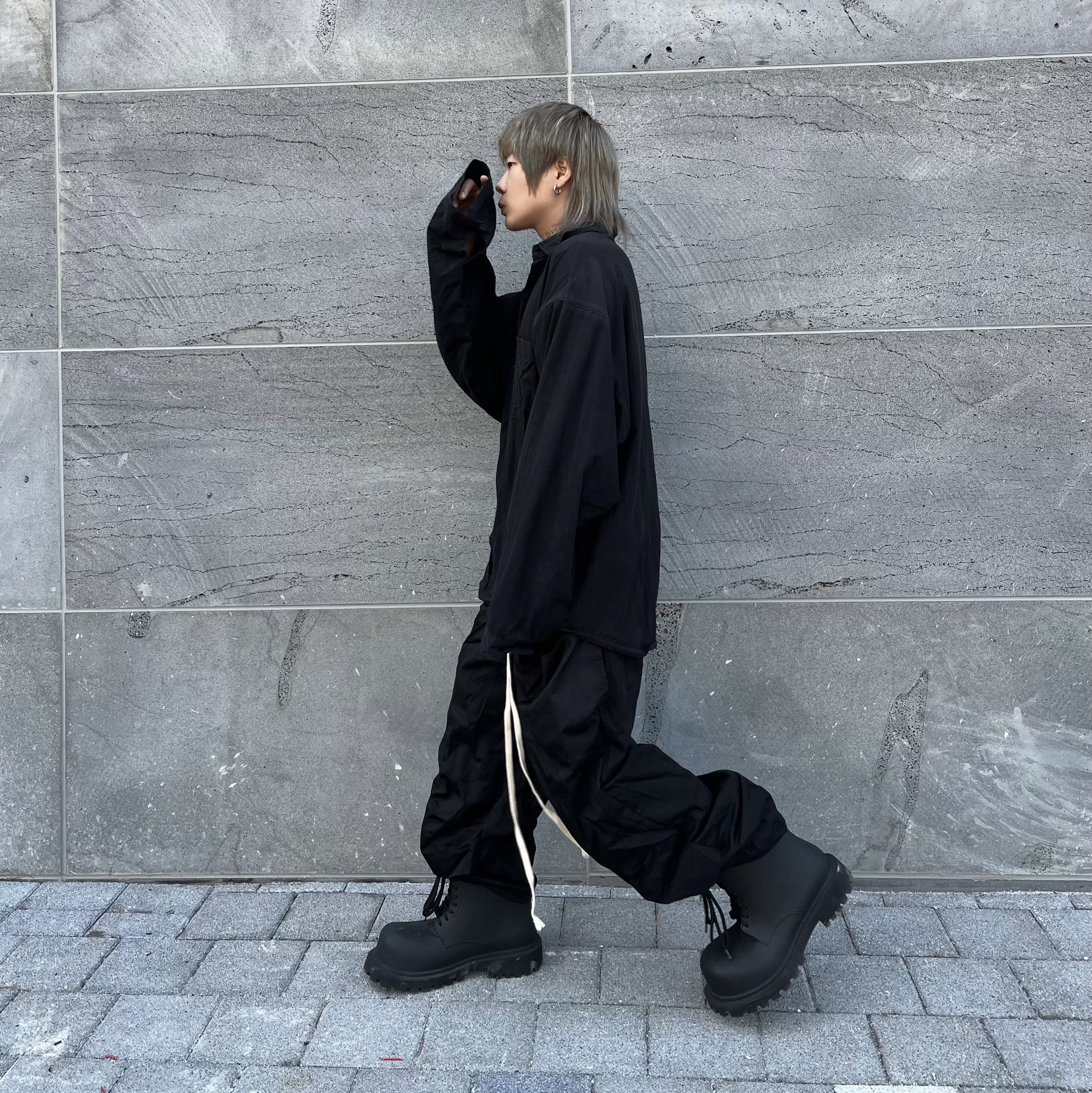 Balenciaga XL Army Boots Full Eva Black 착용 스타일 - 1