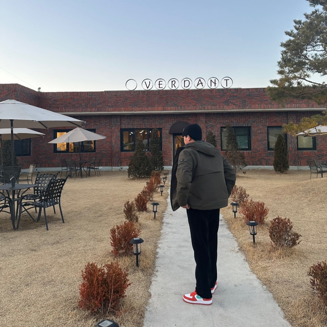 C.P. Company Extra Fine Merino Wool Goggle Beanie Black, Nike Air Force 1 '07 LV8 Athletic Club Rush Orange Washed Teal 착용 스타일 - 2