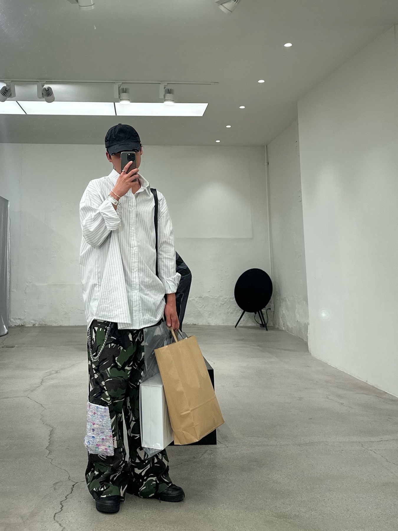 Hono Report Typo Shirts White Stripe 착용 스타일