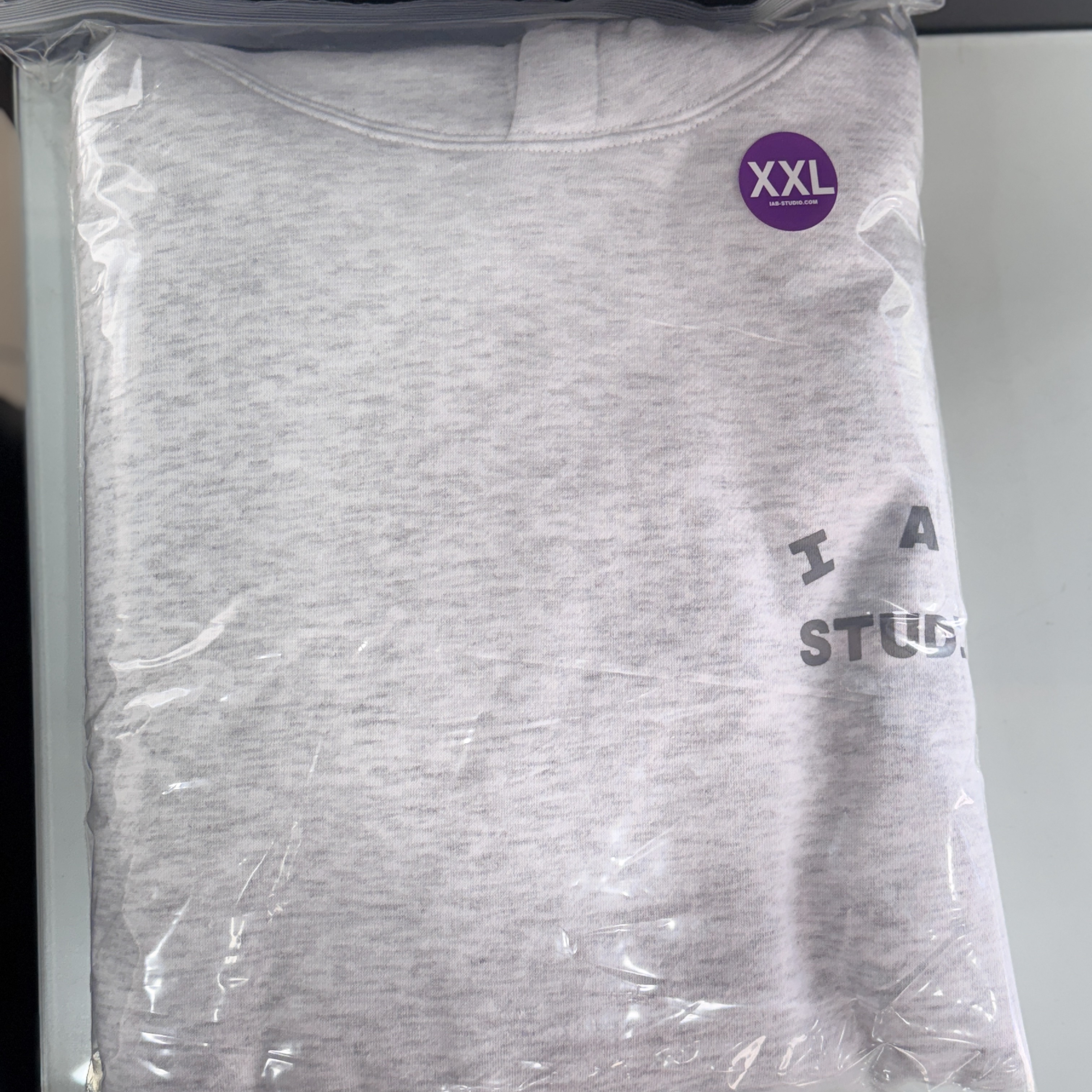 IAB Studio Hoodie Light Gray 착용 스타일