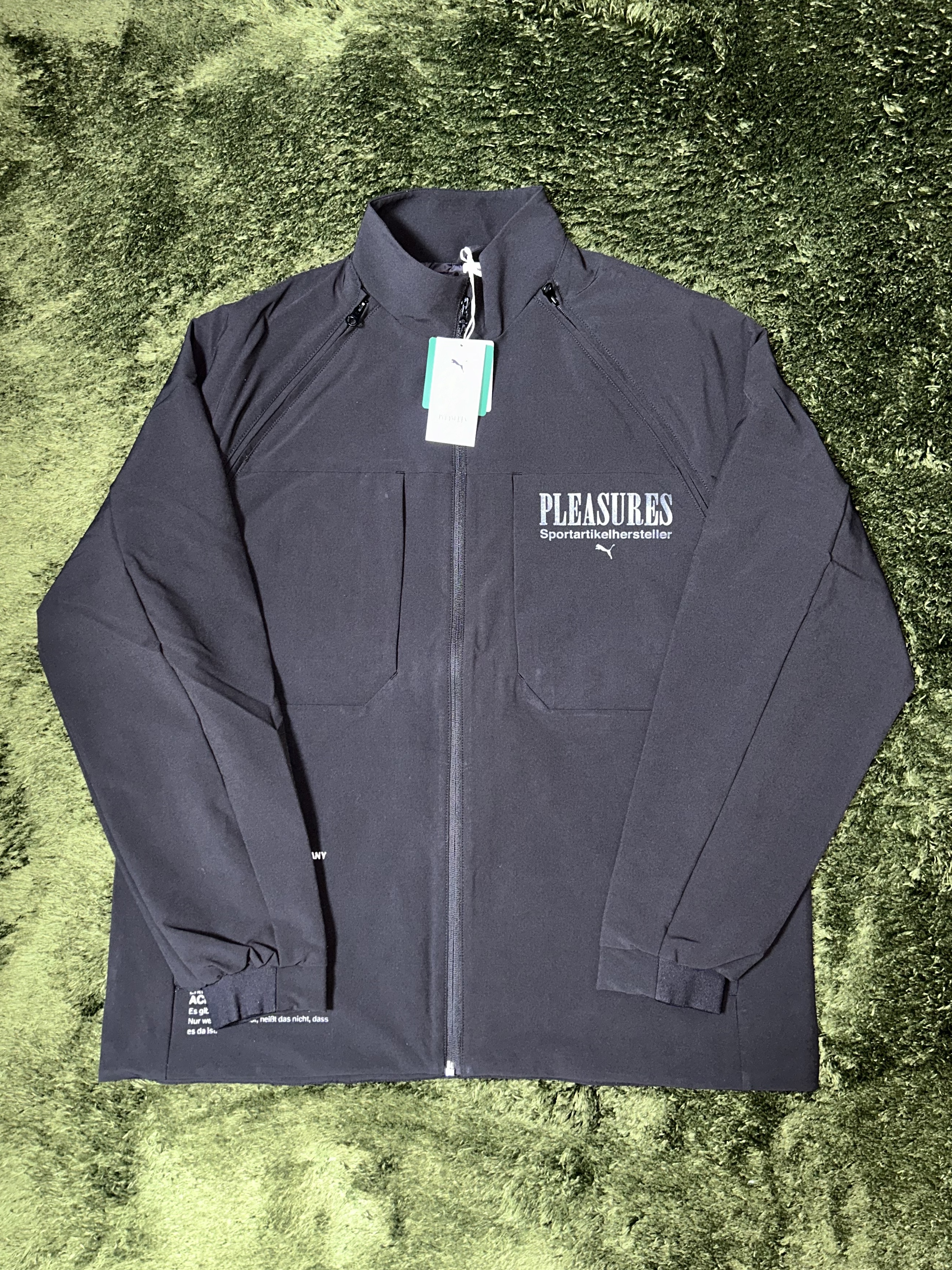 Puma x Pleasures Jacket Black 착용 스타일 - 1