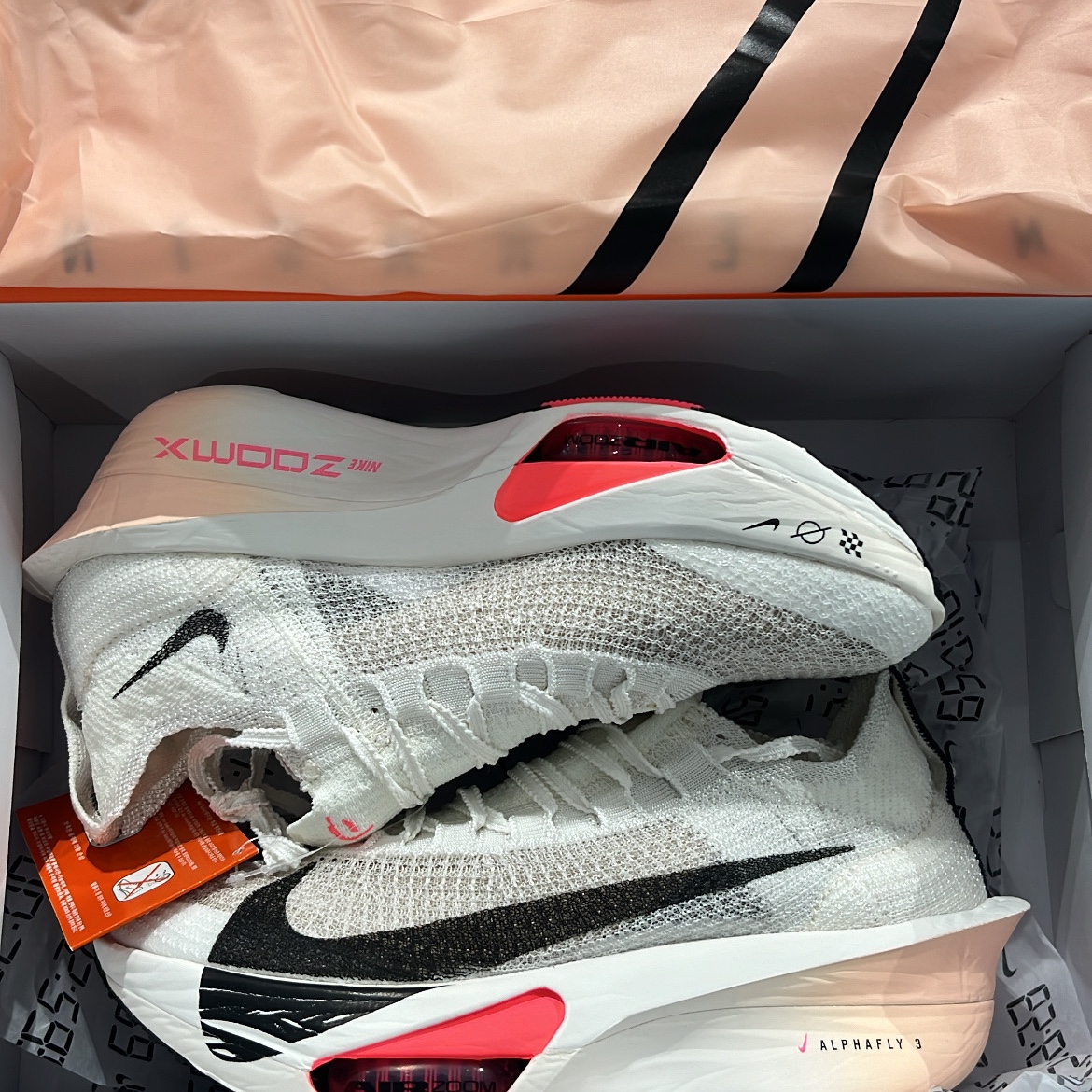 (W) Nike Air Zoom Alphafly Next% 3 Sail Crimson Tint 착용 스타일