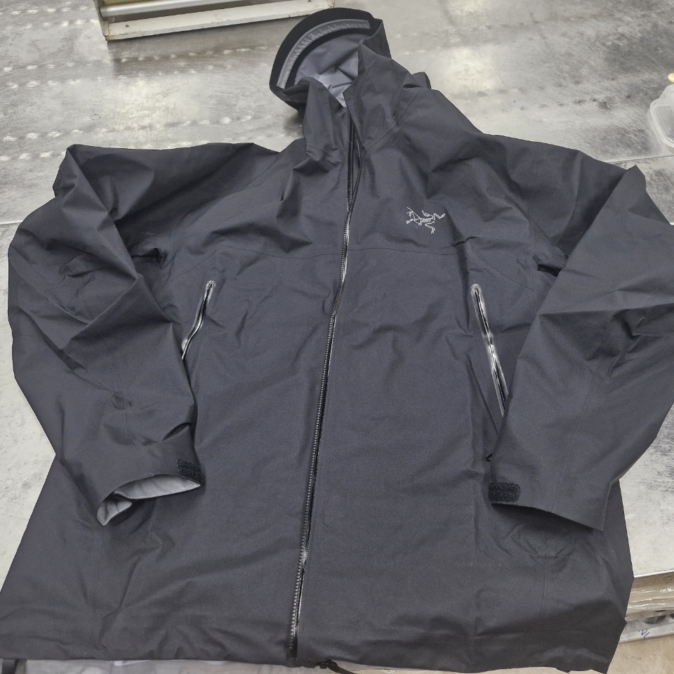 Arc'teryx Beta Jacket Black 착용 스타일