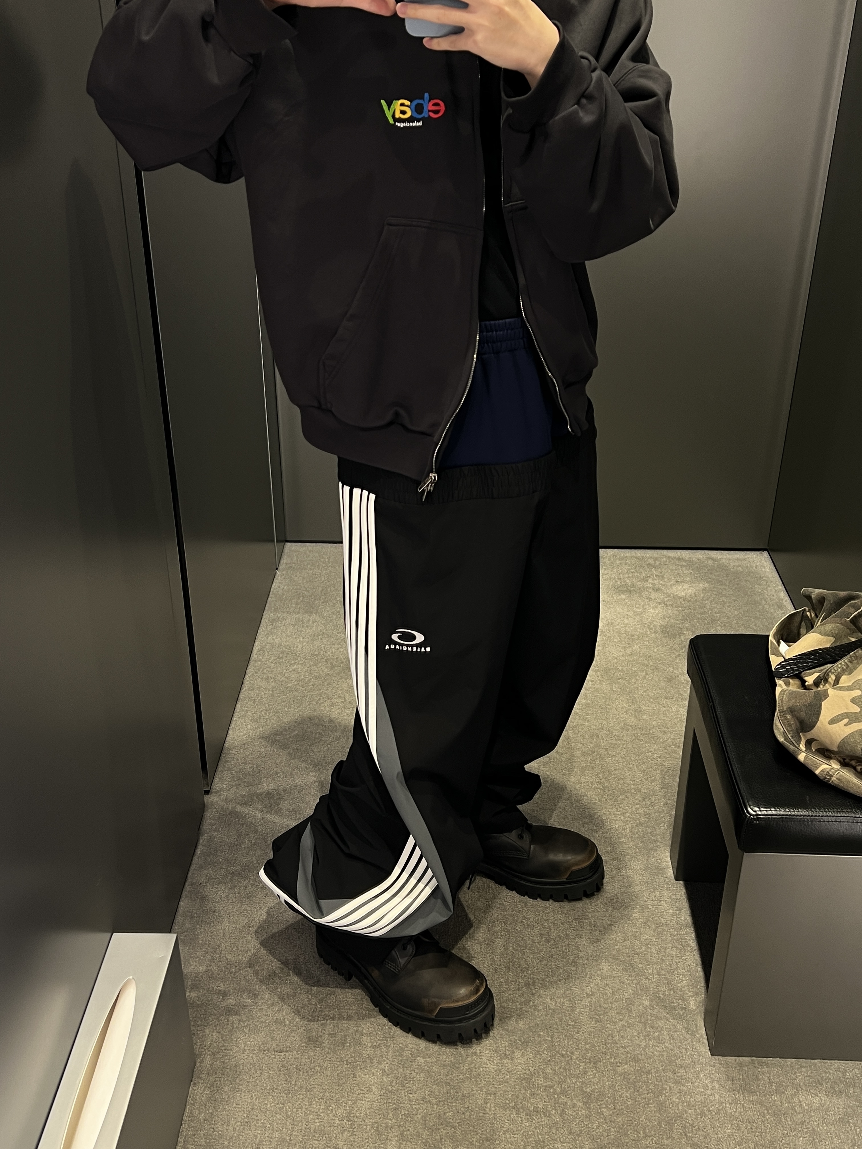 Balenciaga Cut Up Tracksuit Pants Black, Balenciaga Paris Ultra Flat High Top Sneaker White 착용 스타일 - 1