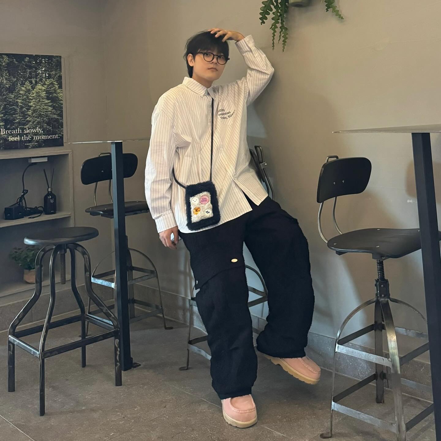Hono Report Typo Shirts White Stripe, Hono Report Jacquard Cargo Pants Green Garden 착용 스타일