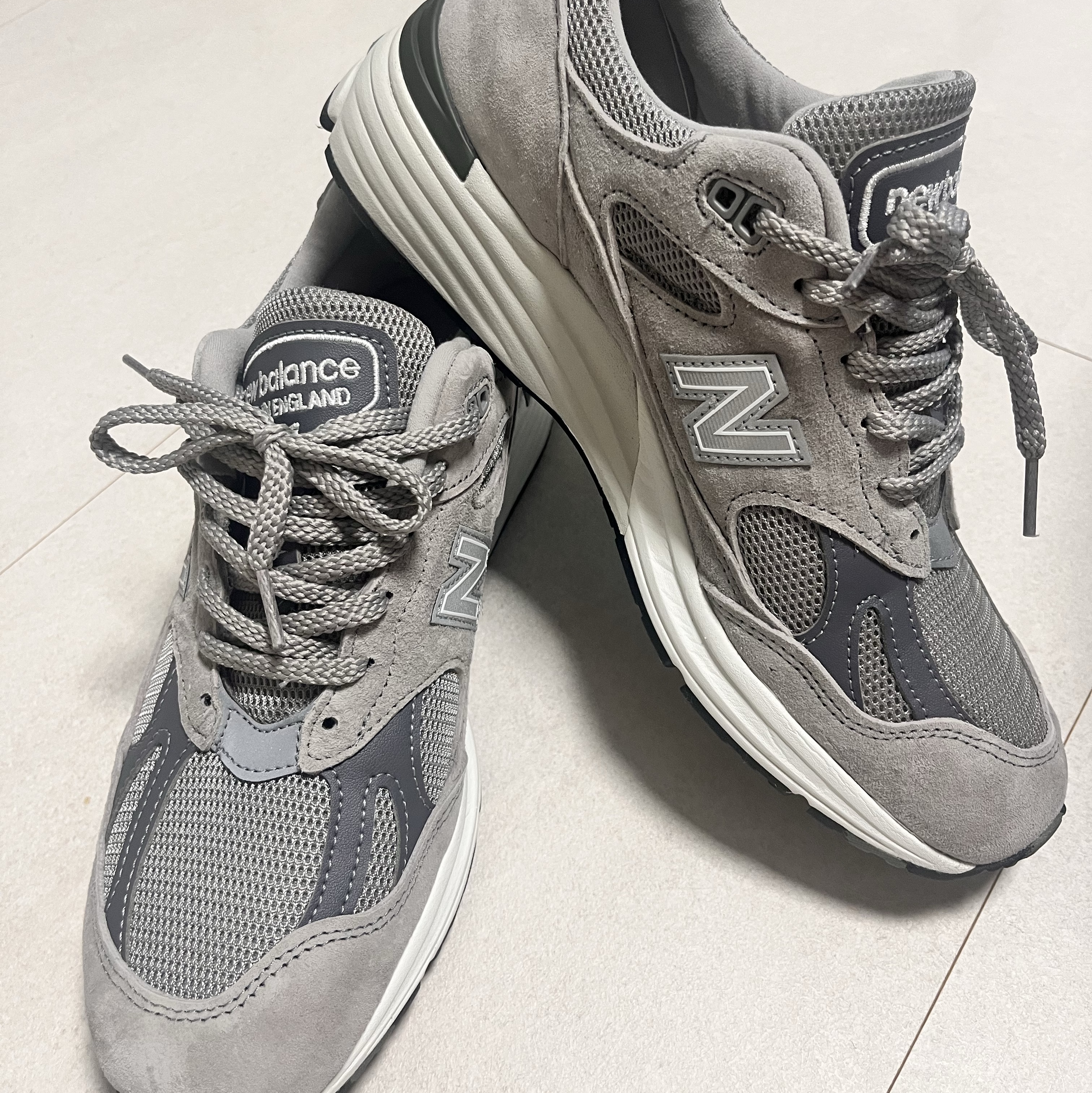 New Balance 991v2 Made in UK Rock Ridge Alloy Silver 착용 스타일 - 2