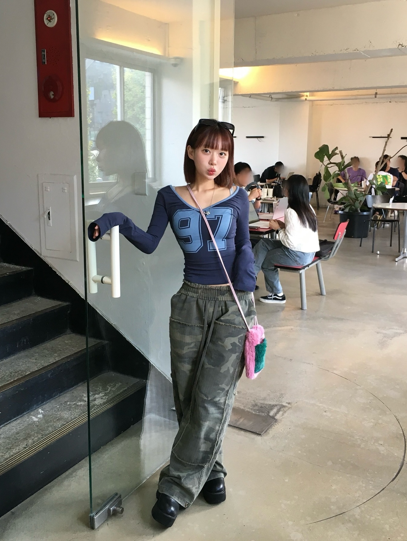 Hono Report Fur Mini Bag & Brooch Pink Green, Hono Report Fur Mini Bag & Brooch Navy Gray 착용 스타일