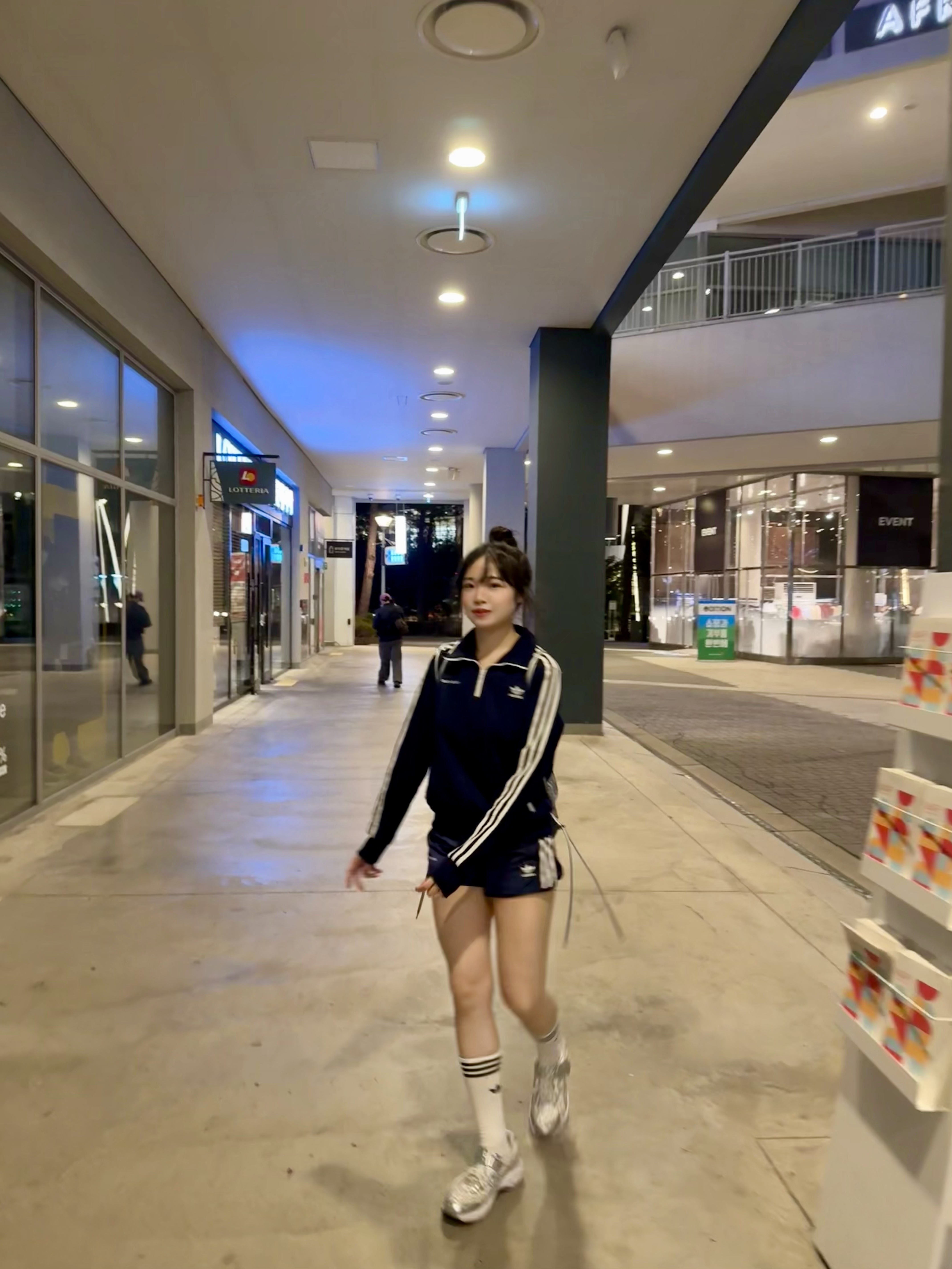 (W) Adidas x Sporty & Rich Shorts White Night Indigo - KR Sizing, (W) Adidas x Sporty & Rich Half-Zip Track Jacket Night Indigo - KR Sizing 착용 스타일 - 5