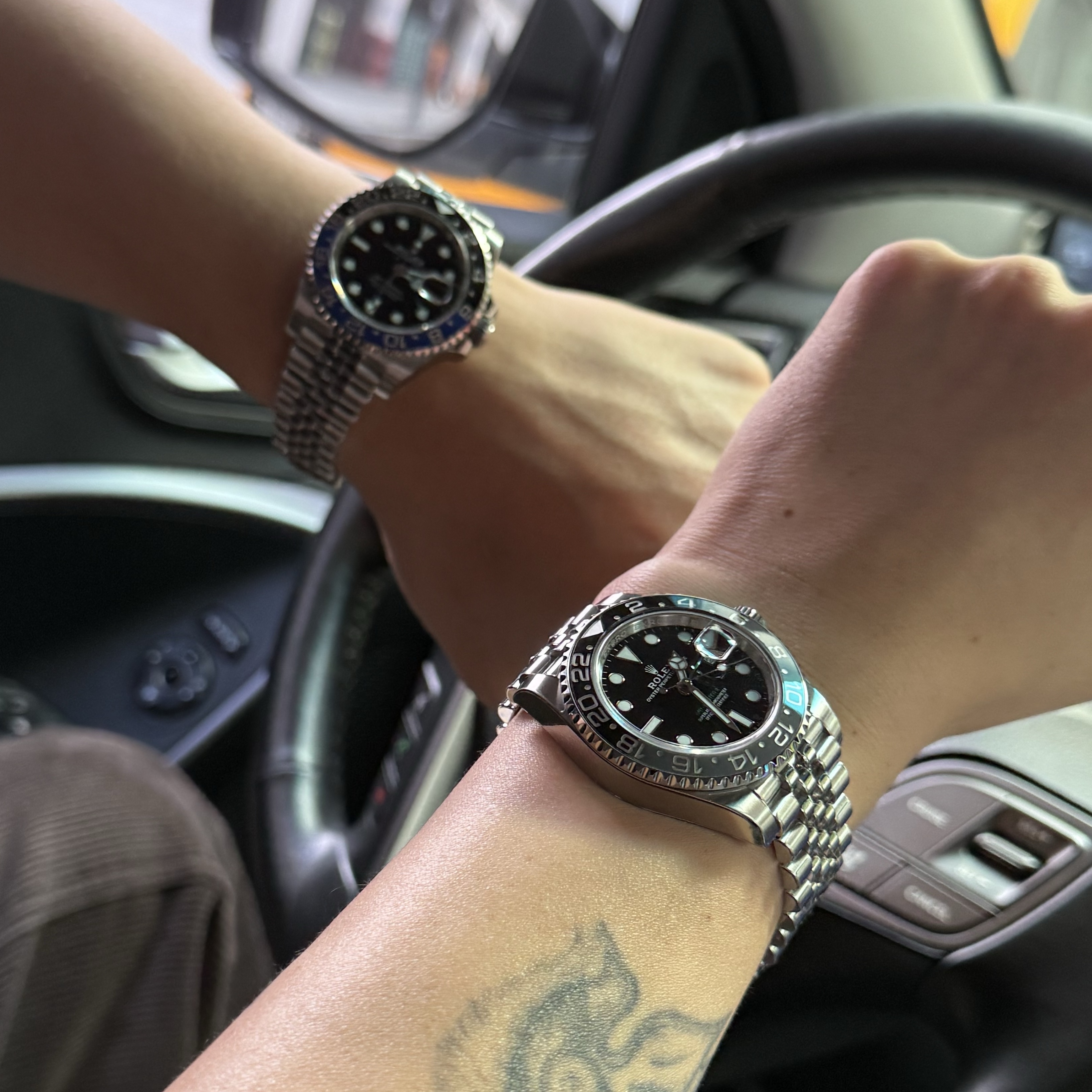 Rolex GMT-Master II 40mm 126710GRNR Black Jubilee 착용 스타일