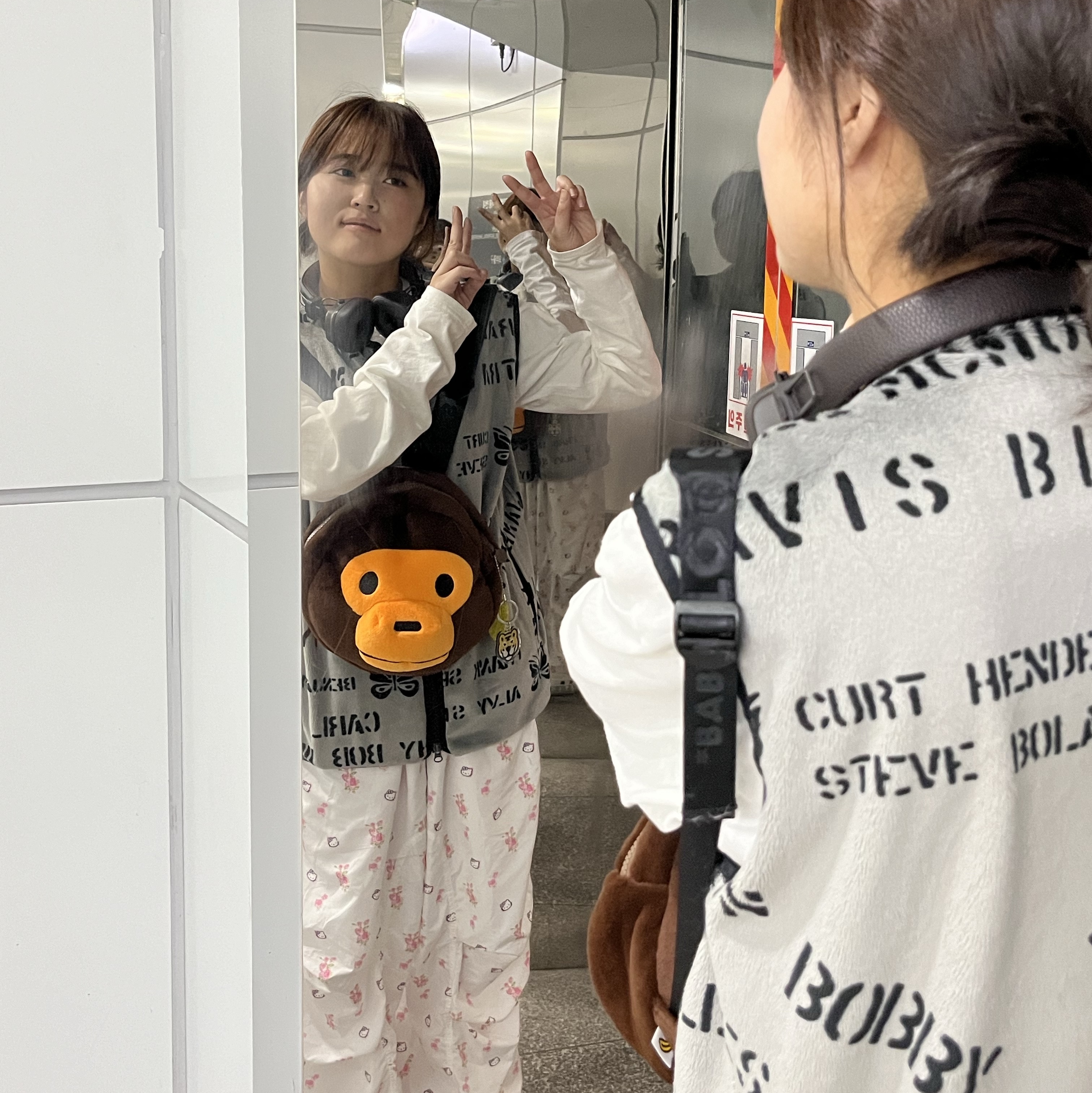 Open Yy x Hello Kitty Parachute Pants White, BAPE Baby Milo Plush Backpack Brown 착용 스타일