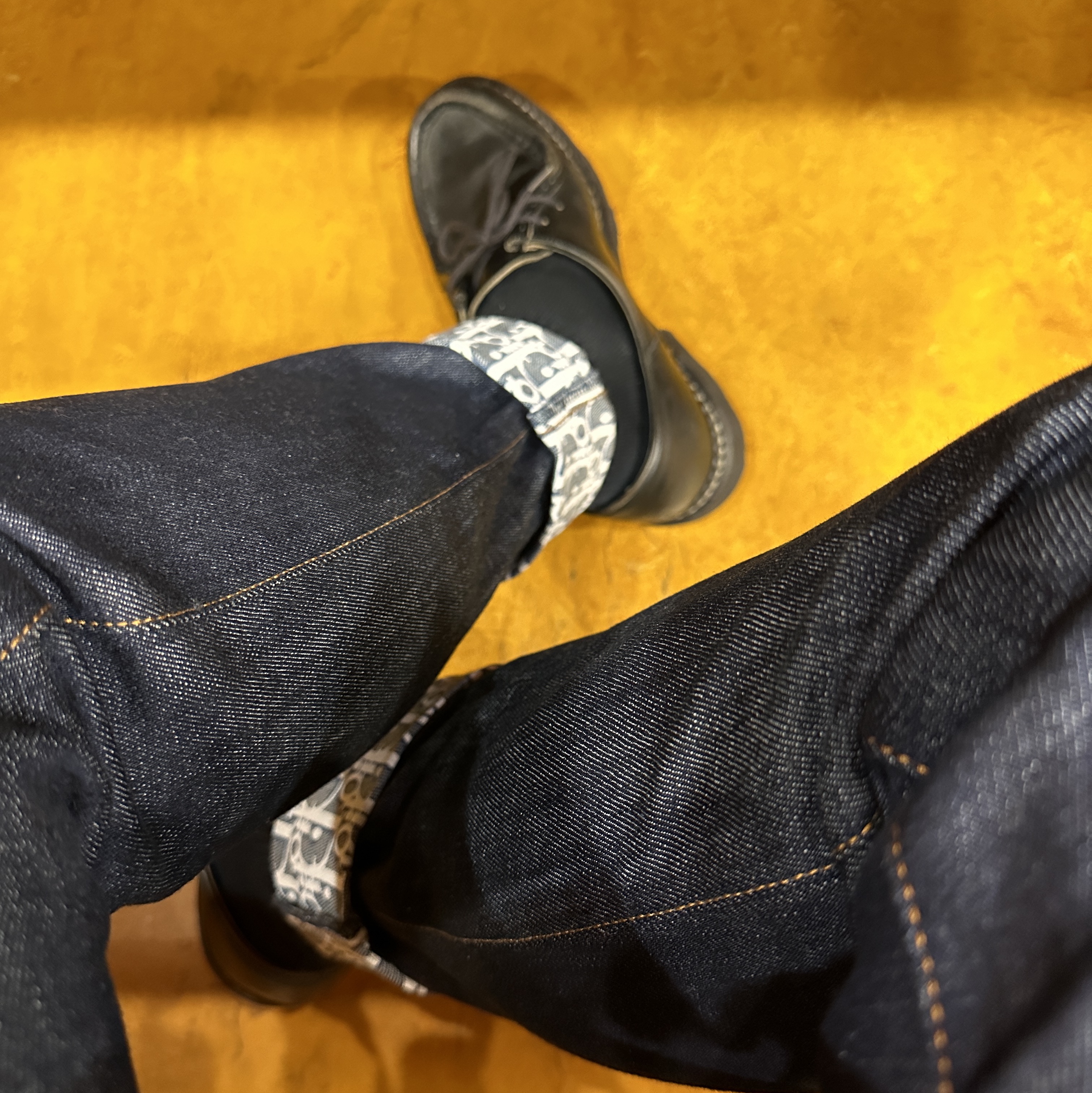 Dior Raw Cotton Denim Long Slim-Fit Dior Oblique Jeans Blue, Paraboot Michael Lisse Black 착용 스타일