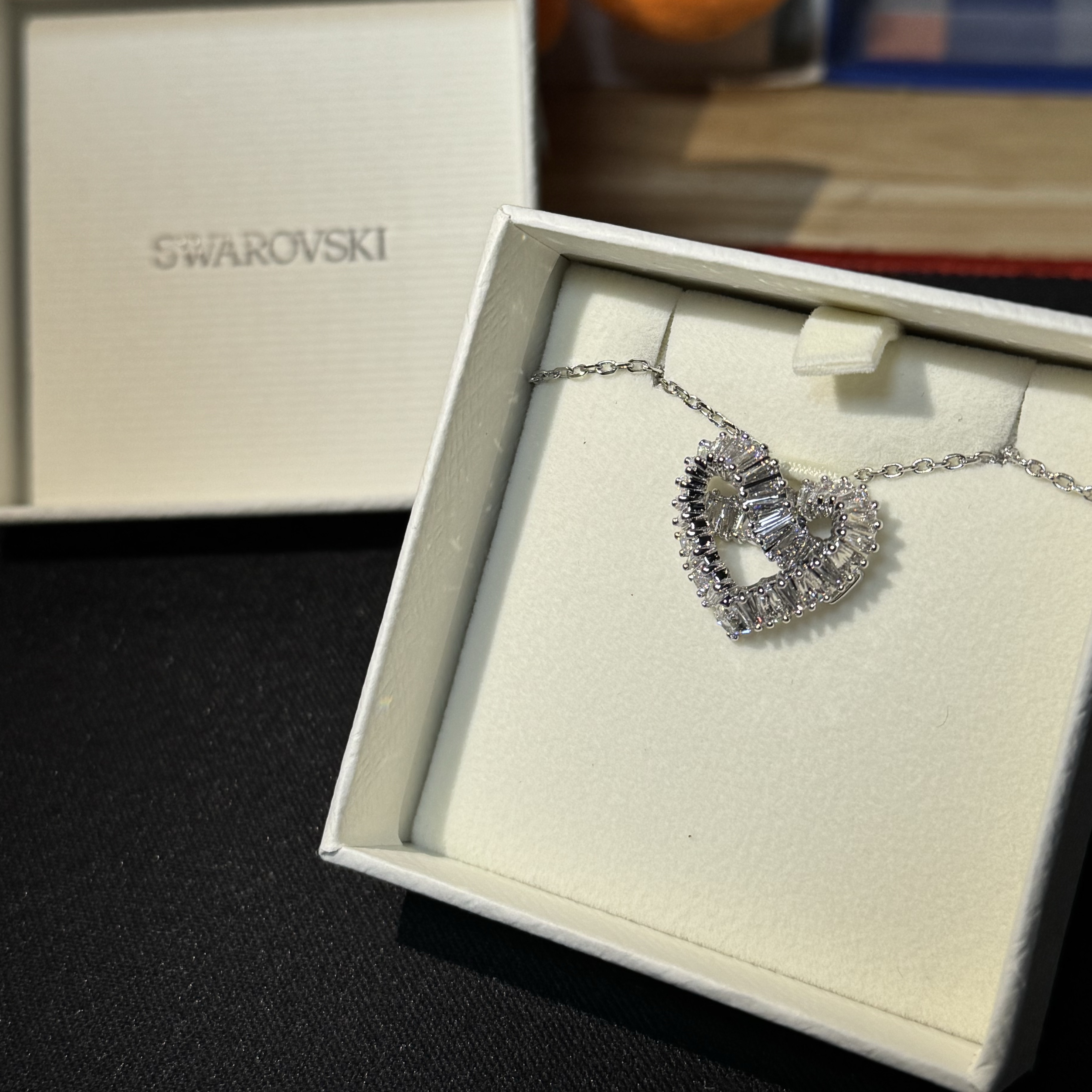 (W) Swarovski Matrix Heart Pendant White Rhodium Plated 착용 스타일 - 2