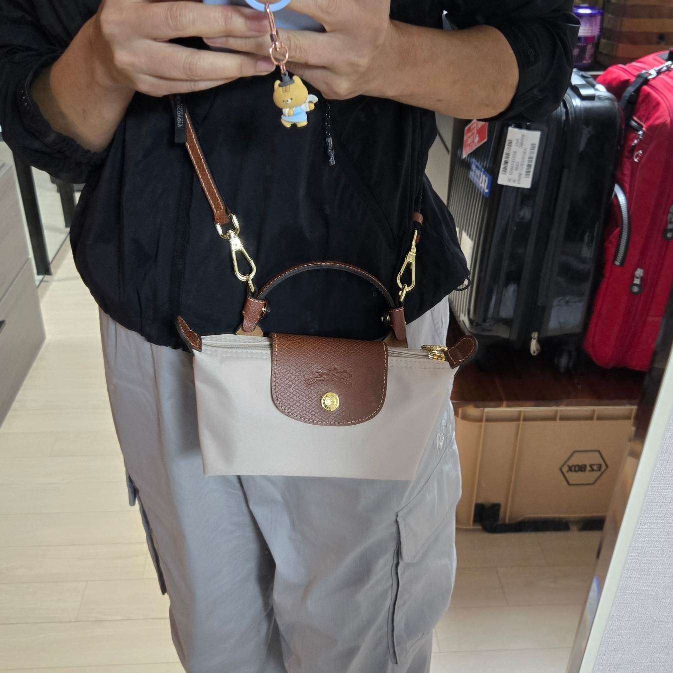 Longchamp Le Pliage Original Handle Pouch Paper 착용 스타일
