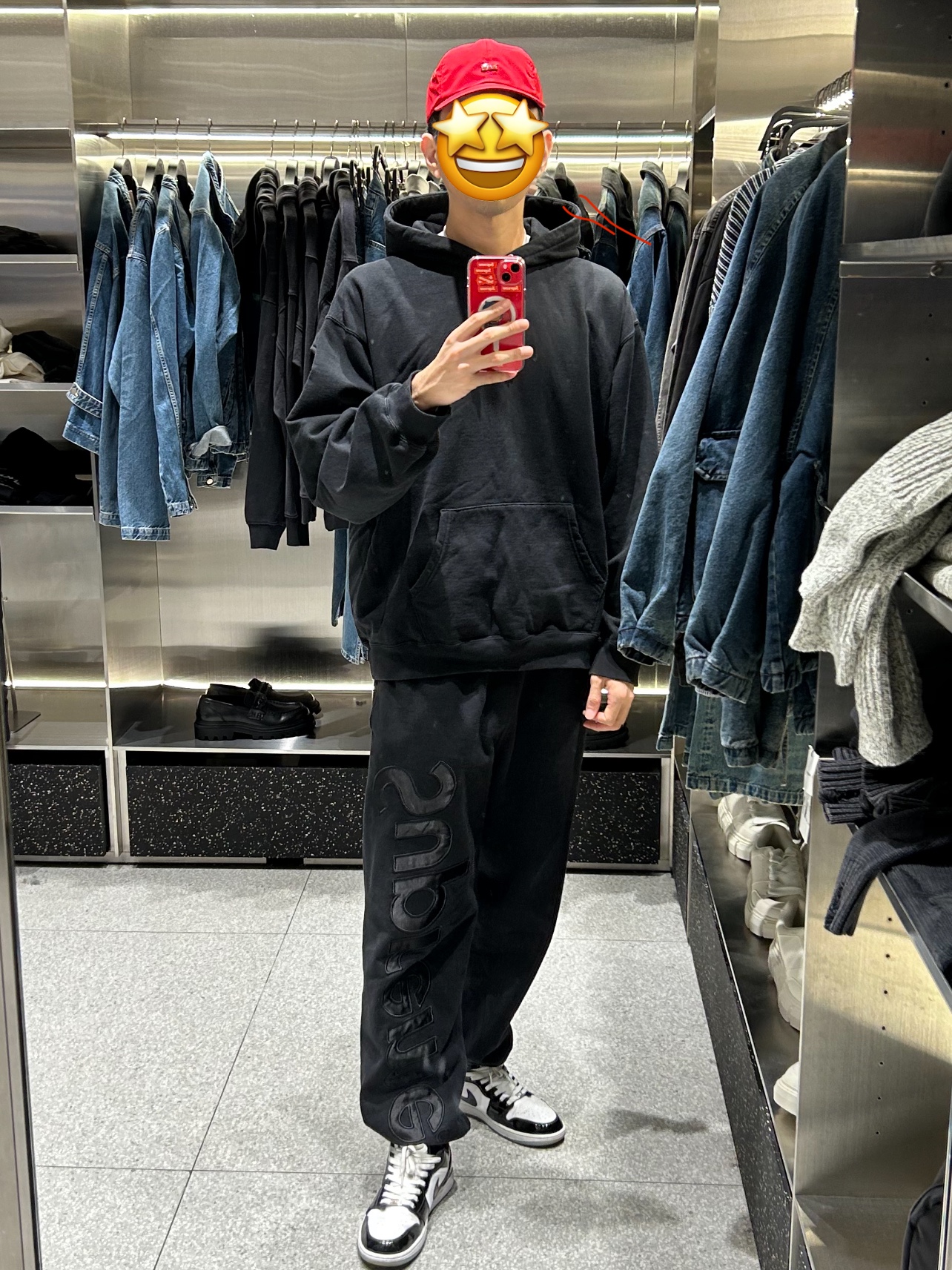 Supreme Enamel Logo 6-Panel Red - 23FW, Supreme Satin Applique Hooded Sweatshirt Black - 23FW 착용 스타일 - 2
