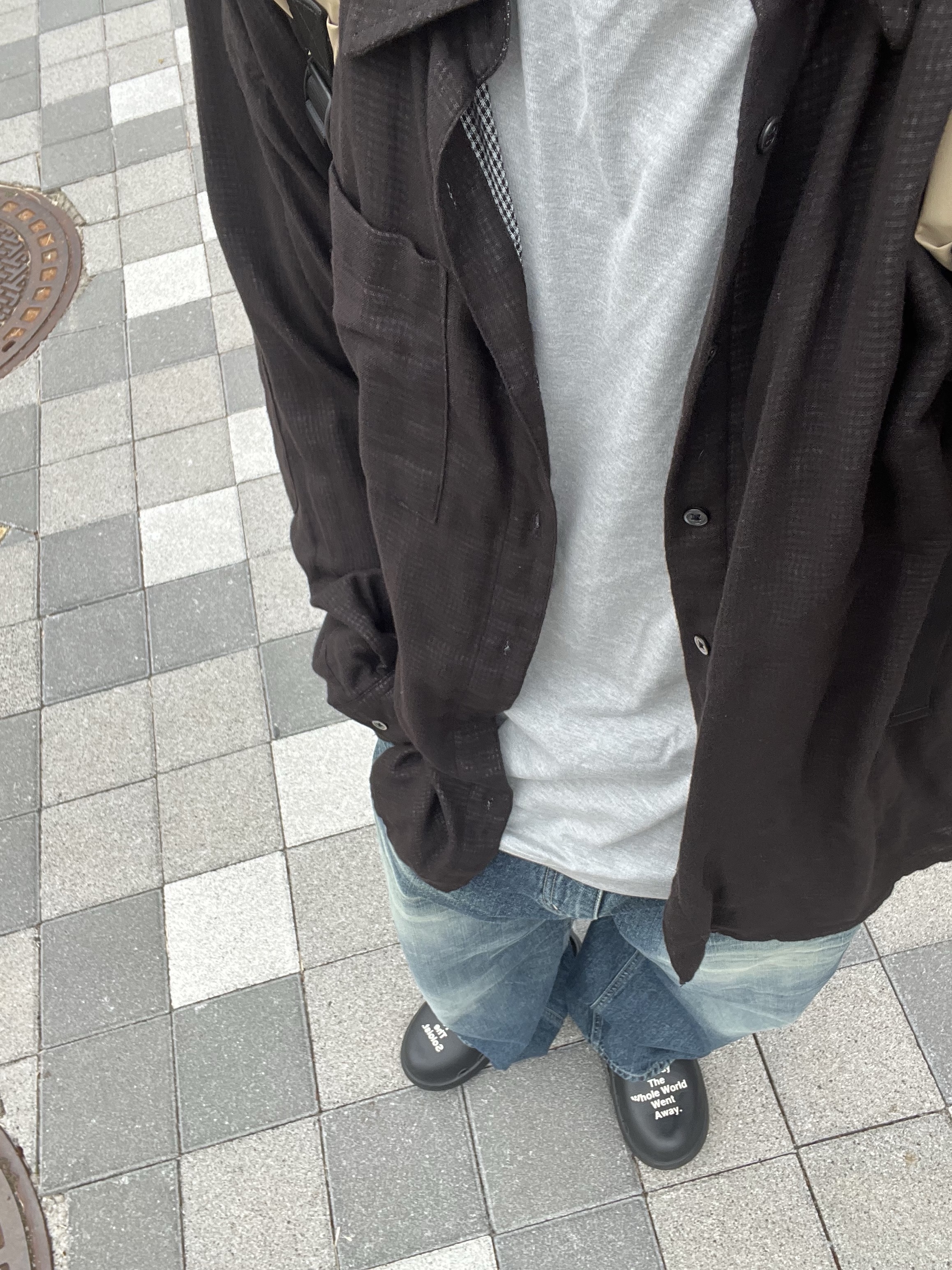 Oofos x Takahiromiyashita The Soloist The Soloist's Way Of Life Clog Black White, Oofos x Takahiromiyashita The Soloist The Day The Whole World Went Away Clog Black 착용 스타일 - 1