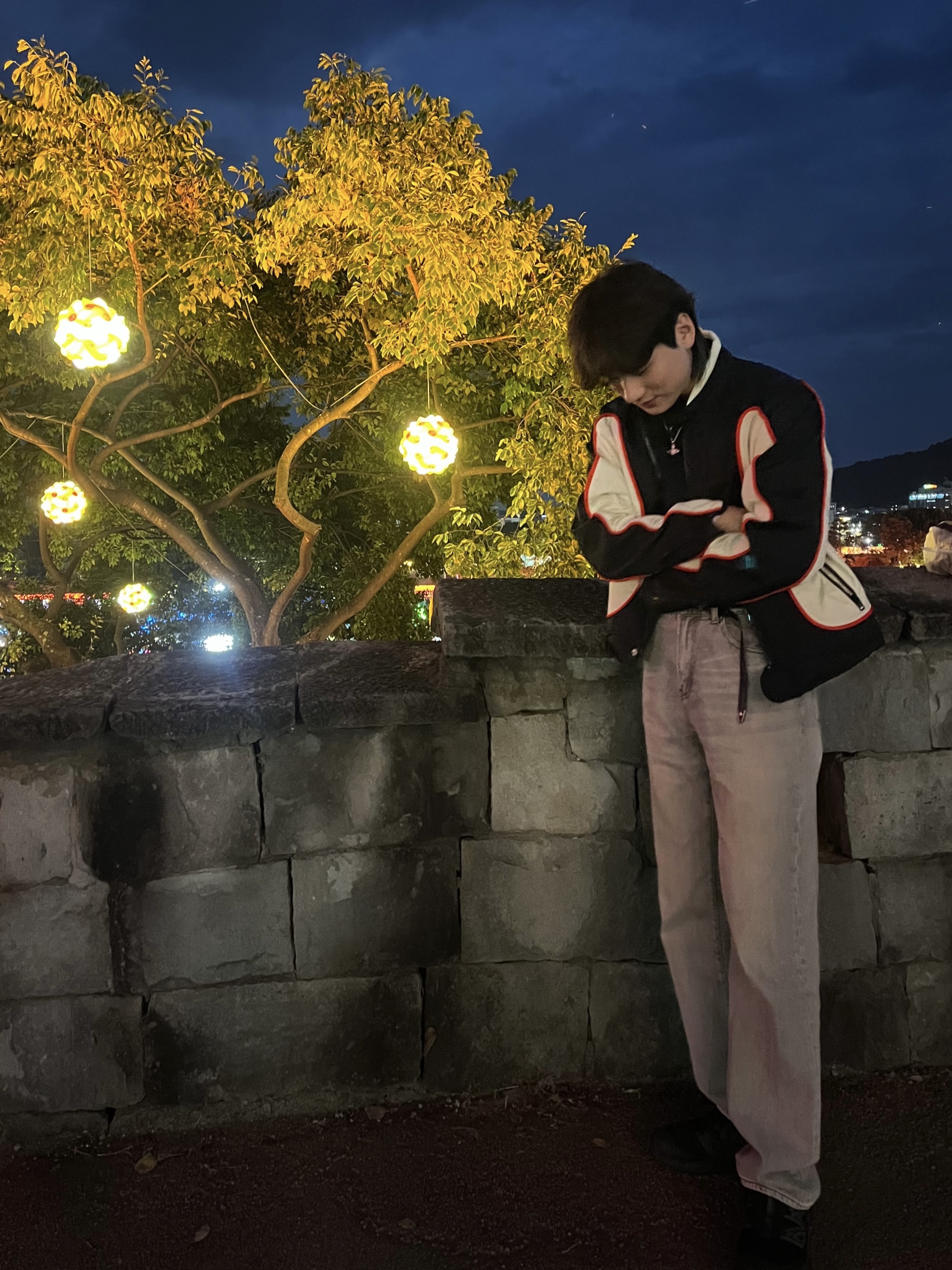 Diesel J-Blink Biker Jacket in Colour-Block Nylon Black White, Salomon XT-6 Expanse Black Ebony 착용 스타일