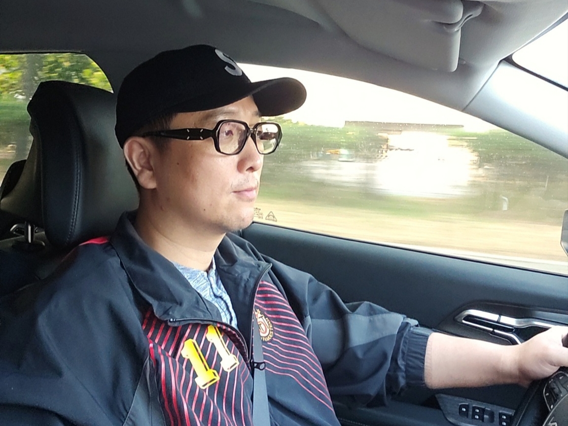 Supreme S Logo Track Jacket Black - 24FW, Supreme Seersucker S Logo 6-Panel Black - 24SS 착용 스타일 - 1