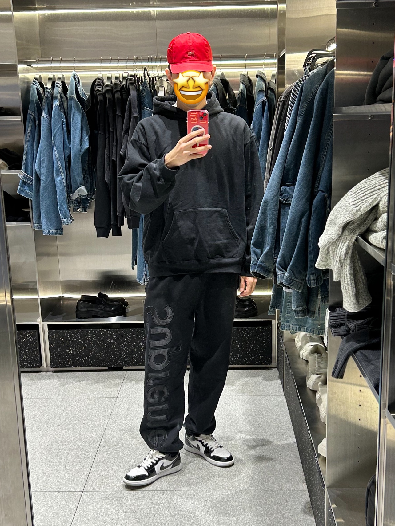 Supreme Enamel Logo 6-Panel Red - 23FW, Supreme Satin Applique Hooded Sweatshirt Black - 23FW 착용 스타일 - 1