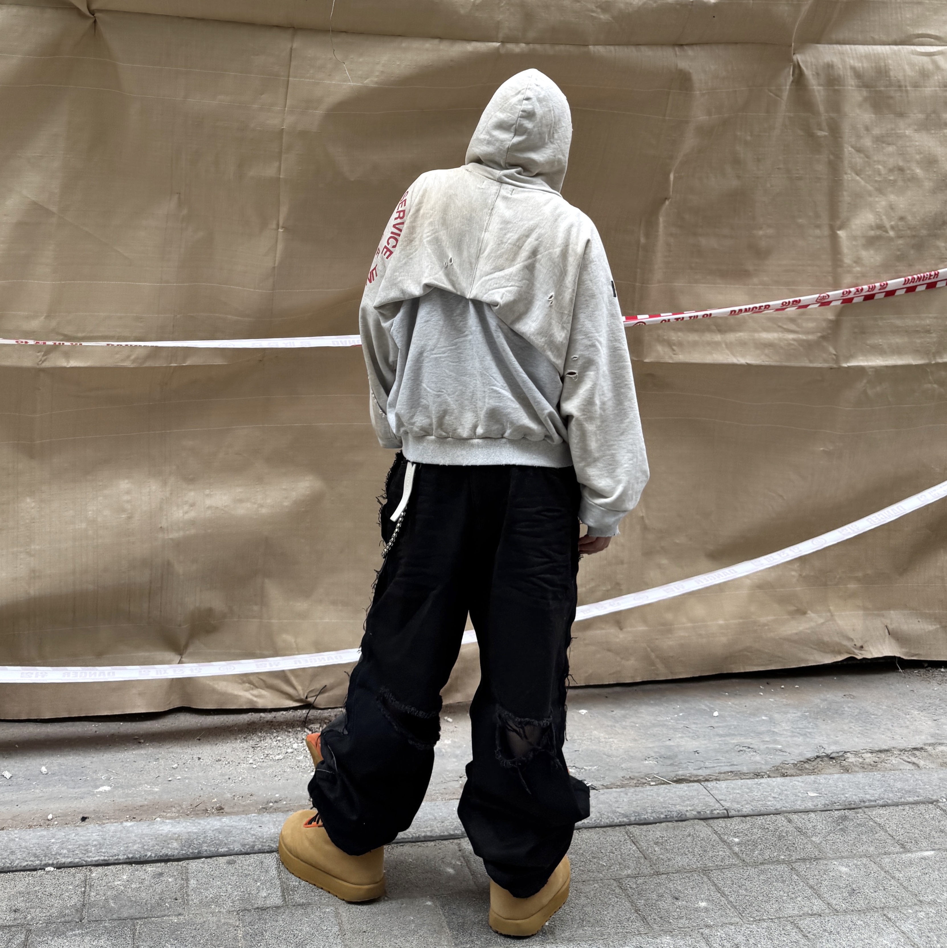 Project G/R Reconstructed Folded Zip Hoodie Dirty Melange, Project G/R Two Faced Denim Pants Black 착용 스타일 - 2